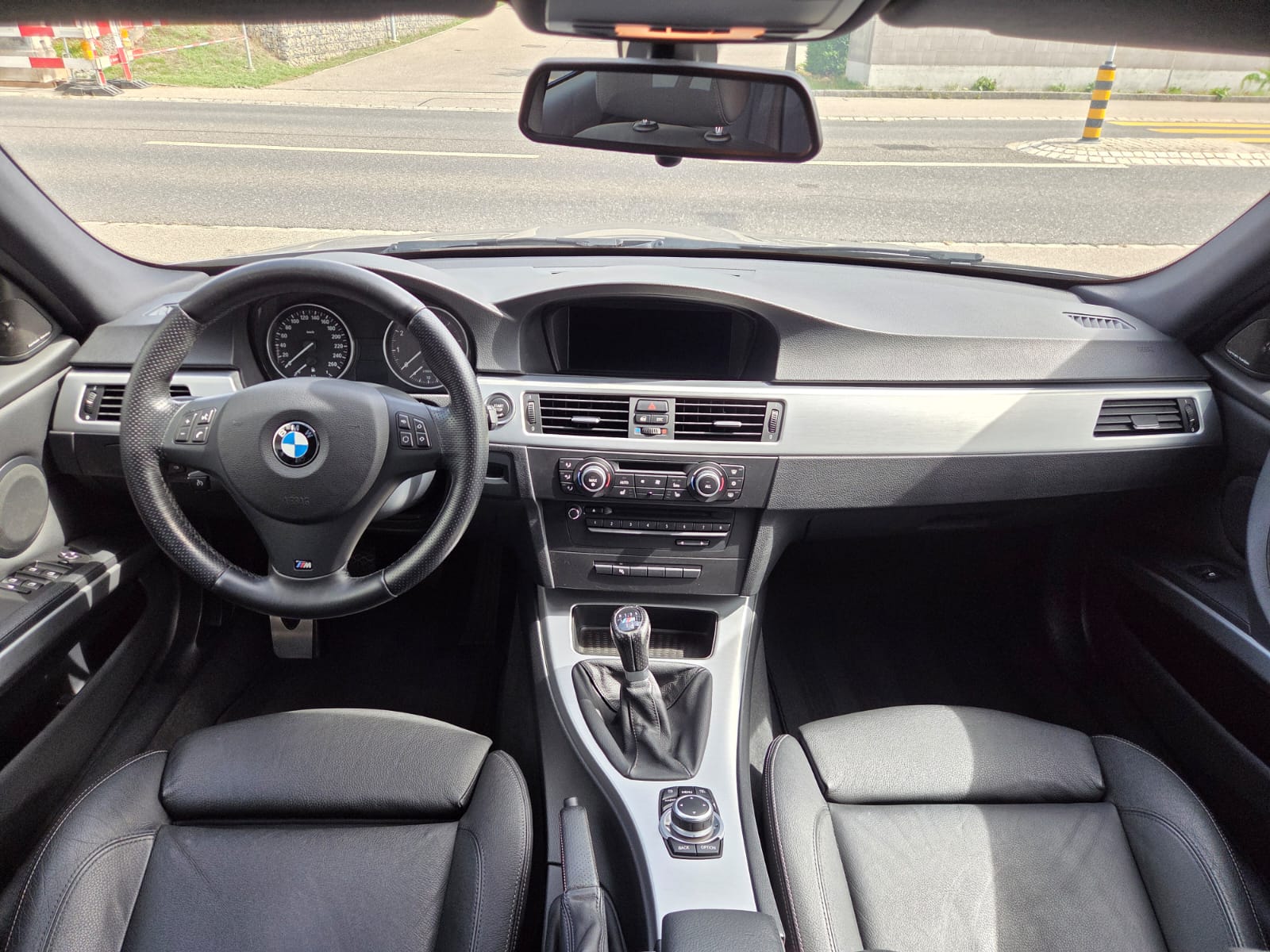 BMW 325i Touring M-Sportpaket-image-11