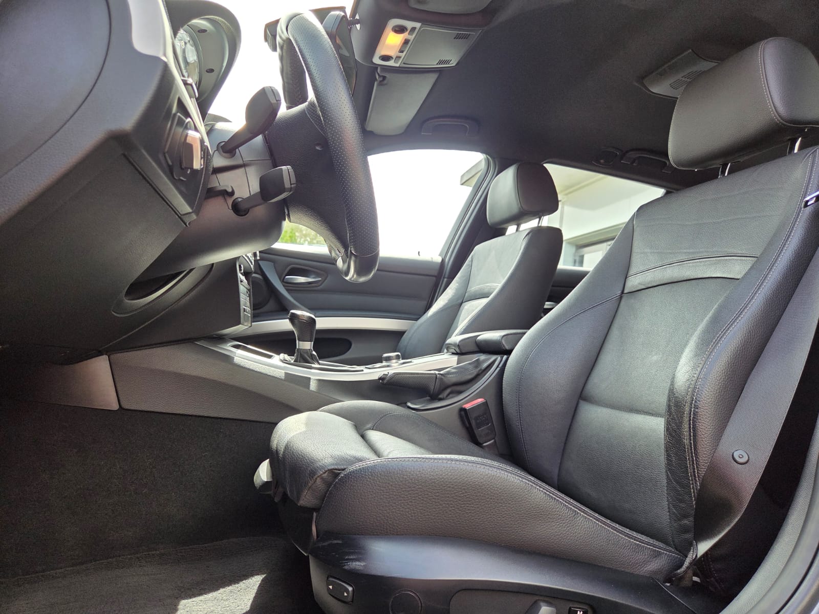 BMW 325i Touring M-Sportpaket-image-9