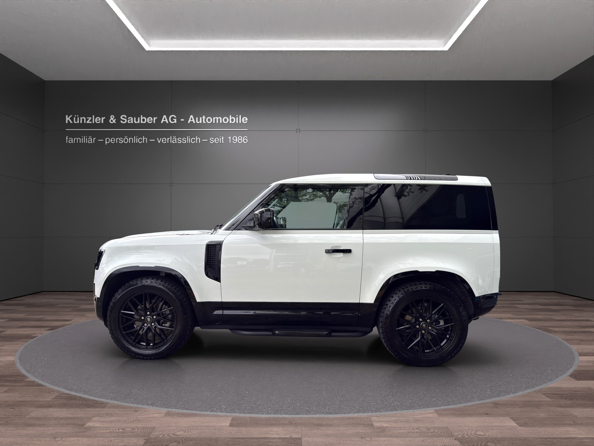LAND ROVER Defender 90 3.0D I6 250 SE AT8-image-1