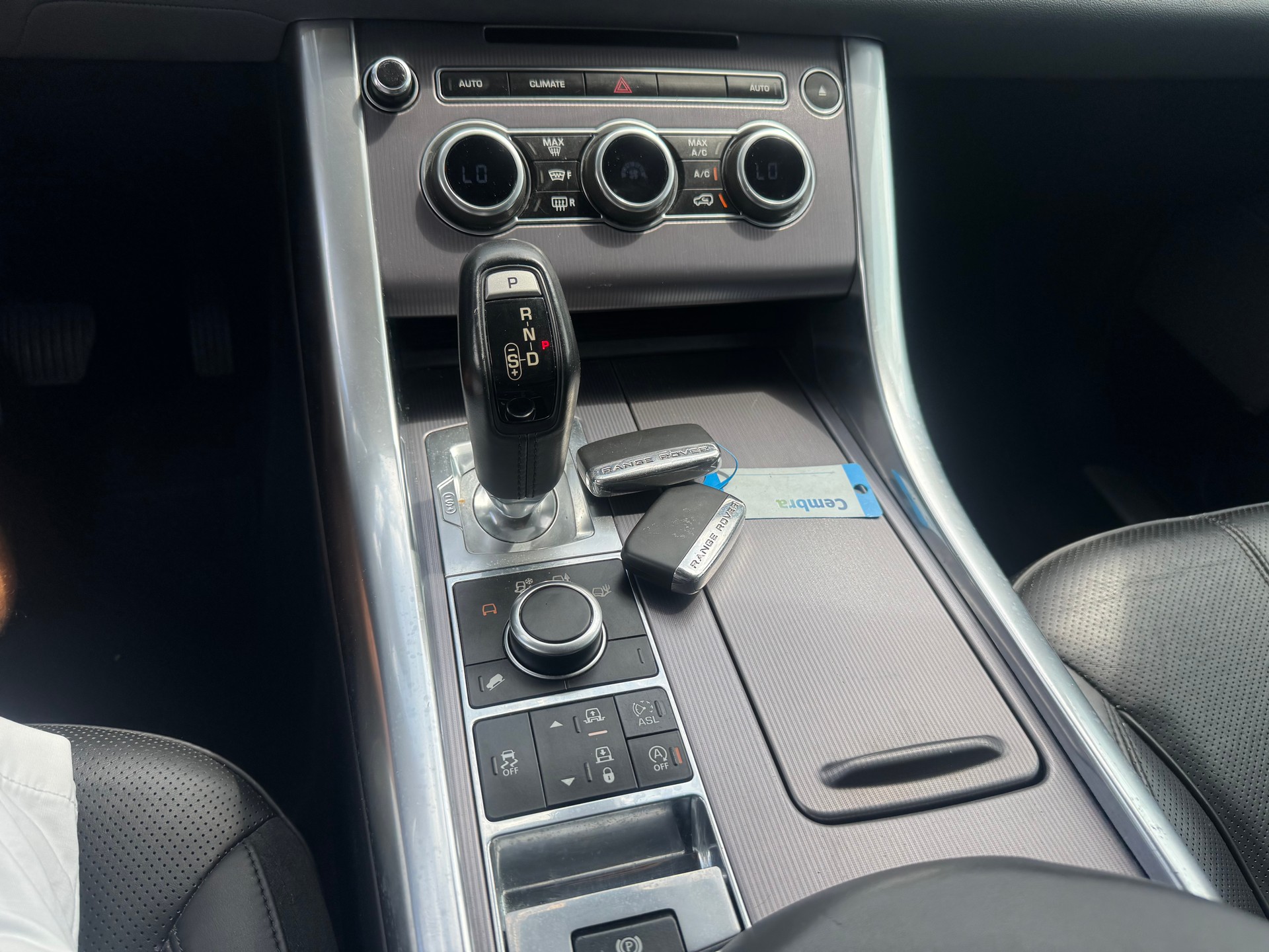 LAND ROVER Range Rover Sport 3.0 SDV6 HSE 7 Places-image-17
