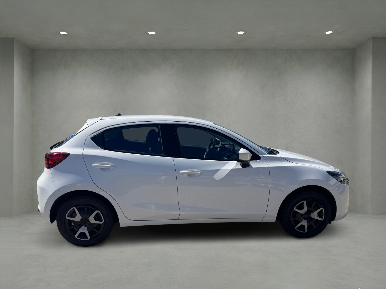MAZDA 2 SKYACTIV-G 90 Mild Hybrid Center-Line-image-6