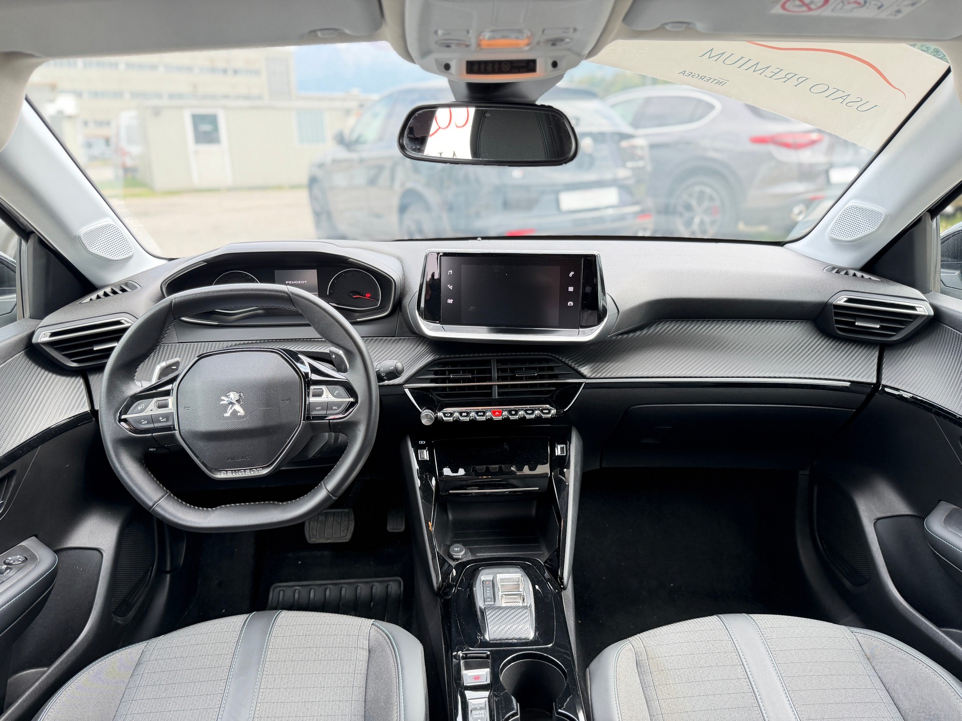 PEUGEOT 208 1.2 PureTech Allure EAT8-image-7
