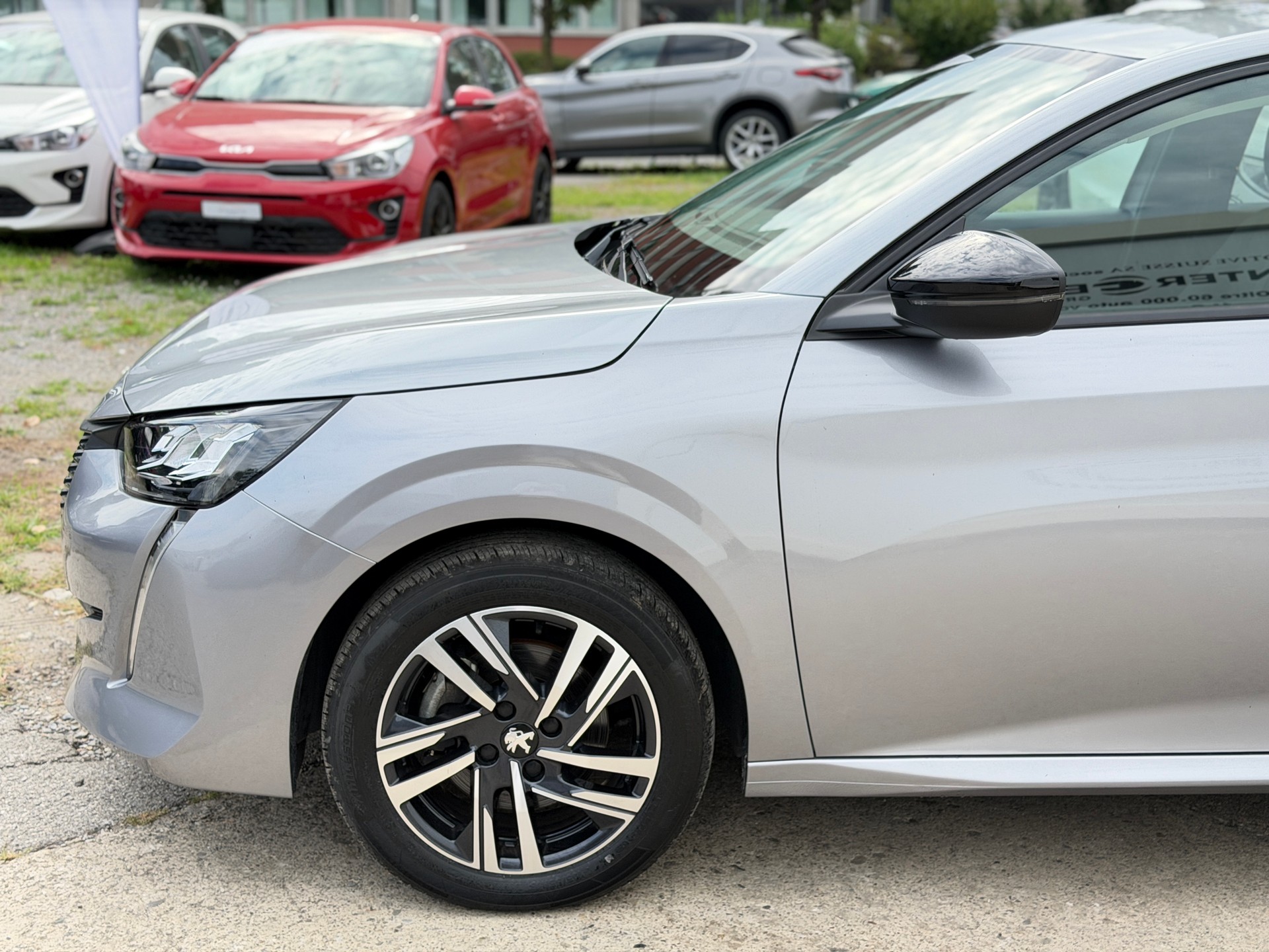 PEUGEOT 208 1.2 PureTech Allure EAT8-image-3