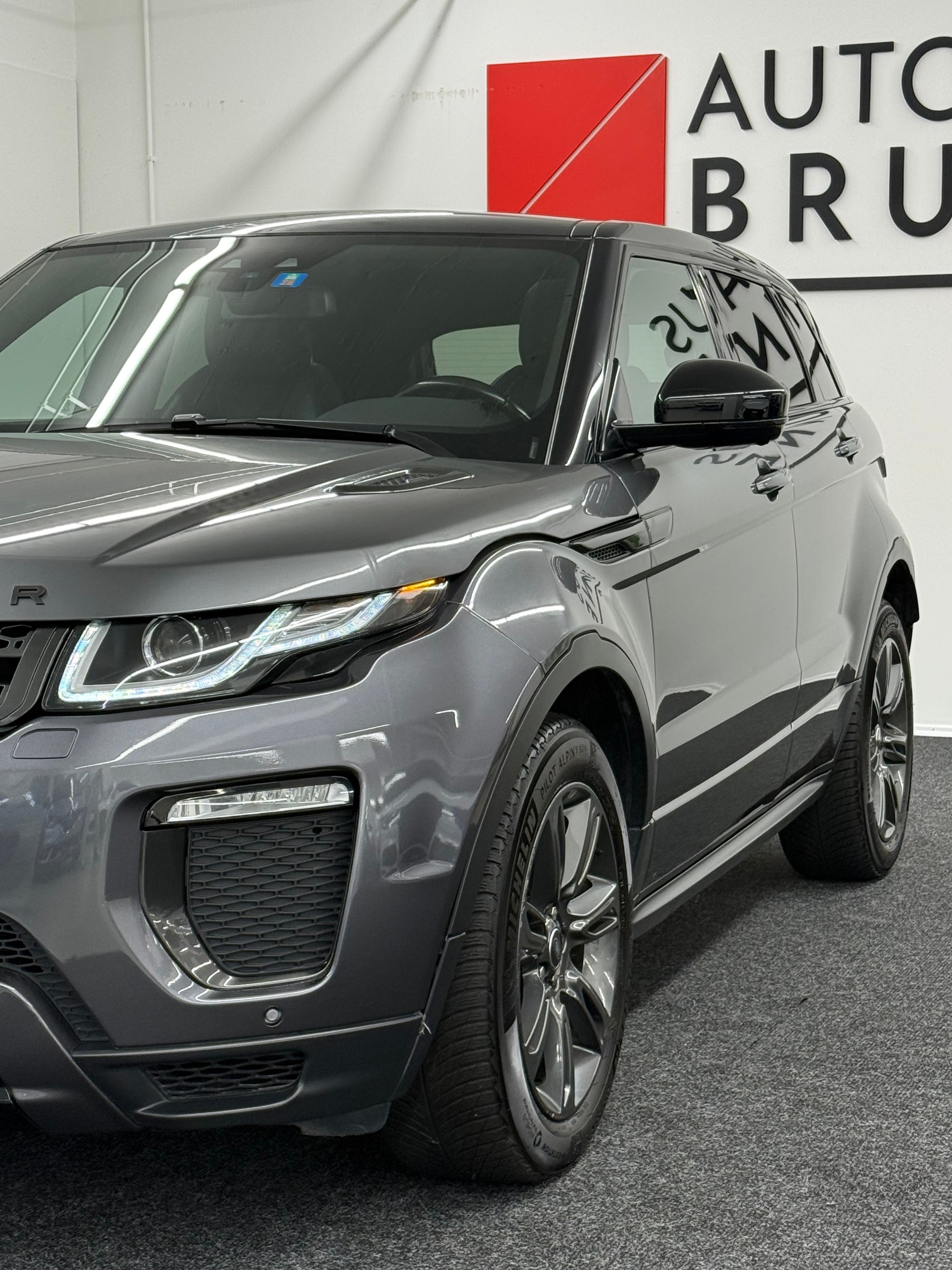 LAND ROVER Range Rover Evoque 2.0 TD4 SE Dynamic AT9-image-3