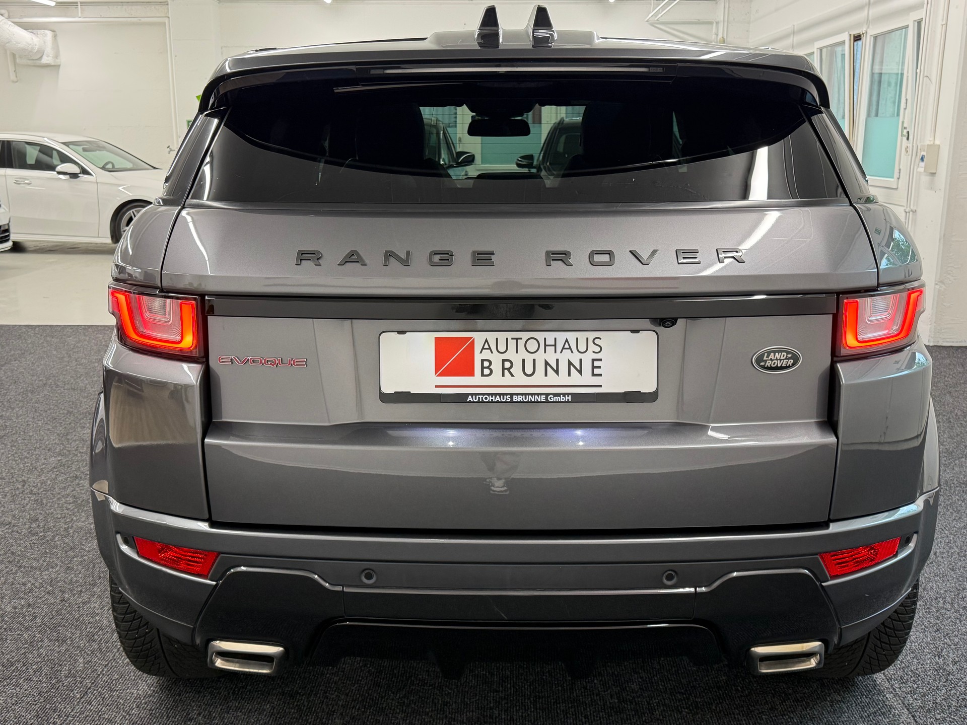 LAND ROVER Range Rover Evoque 2.0 TD4 SE Dynamic AT9-image-6