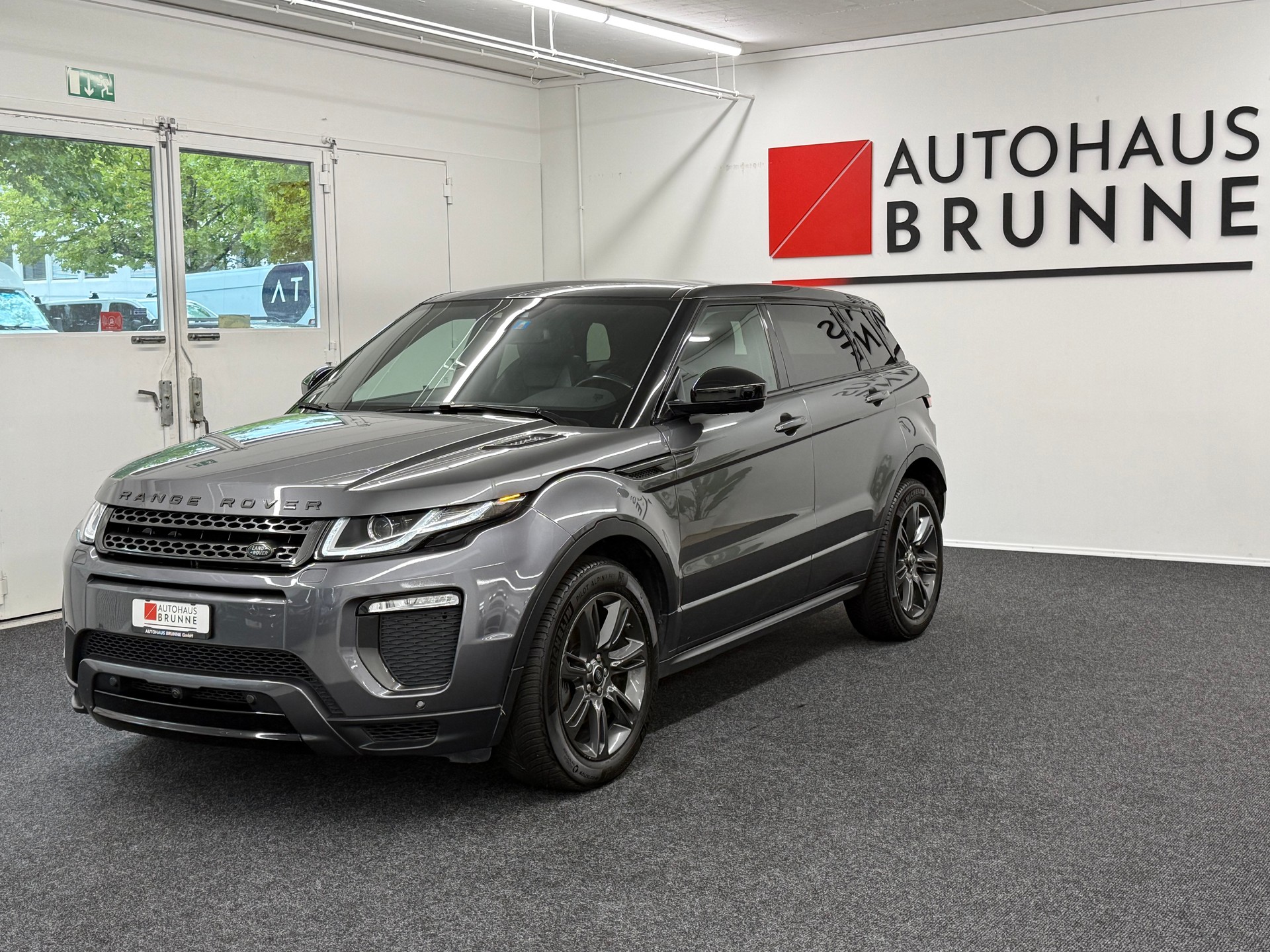 LAND ROVER Range Rover Evoque 2.0 TD4 SE Dynamic AT9-image-0