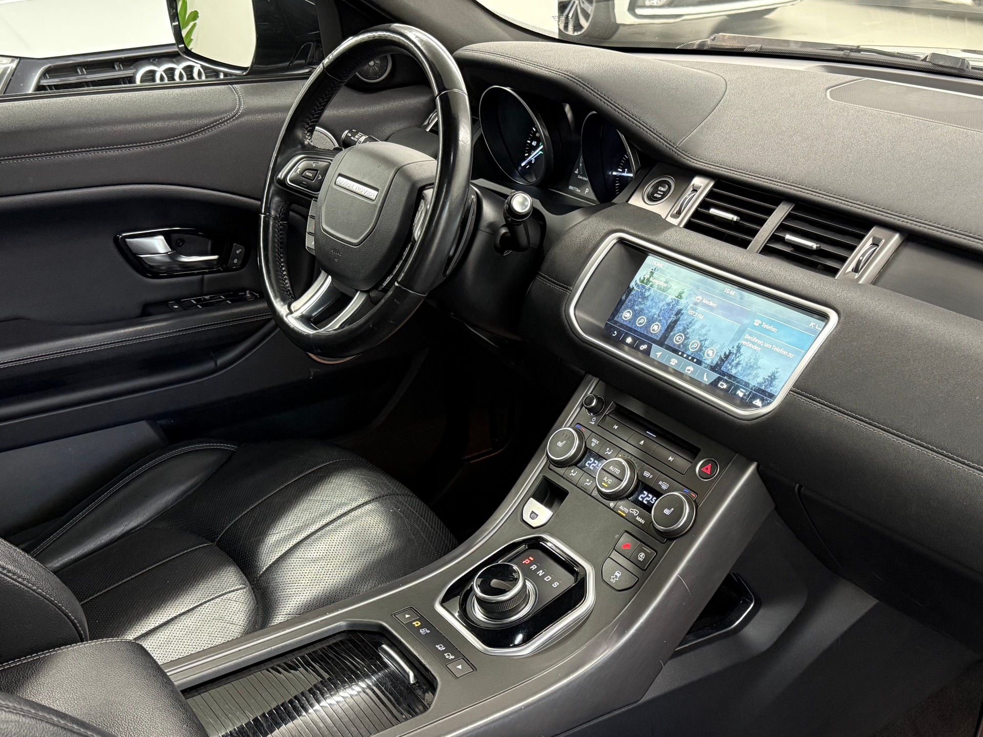 LAND ROVER Range Rover Evoque 2.0 TD4 SE Dynamic AT9-image-23