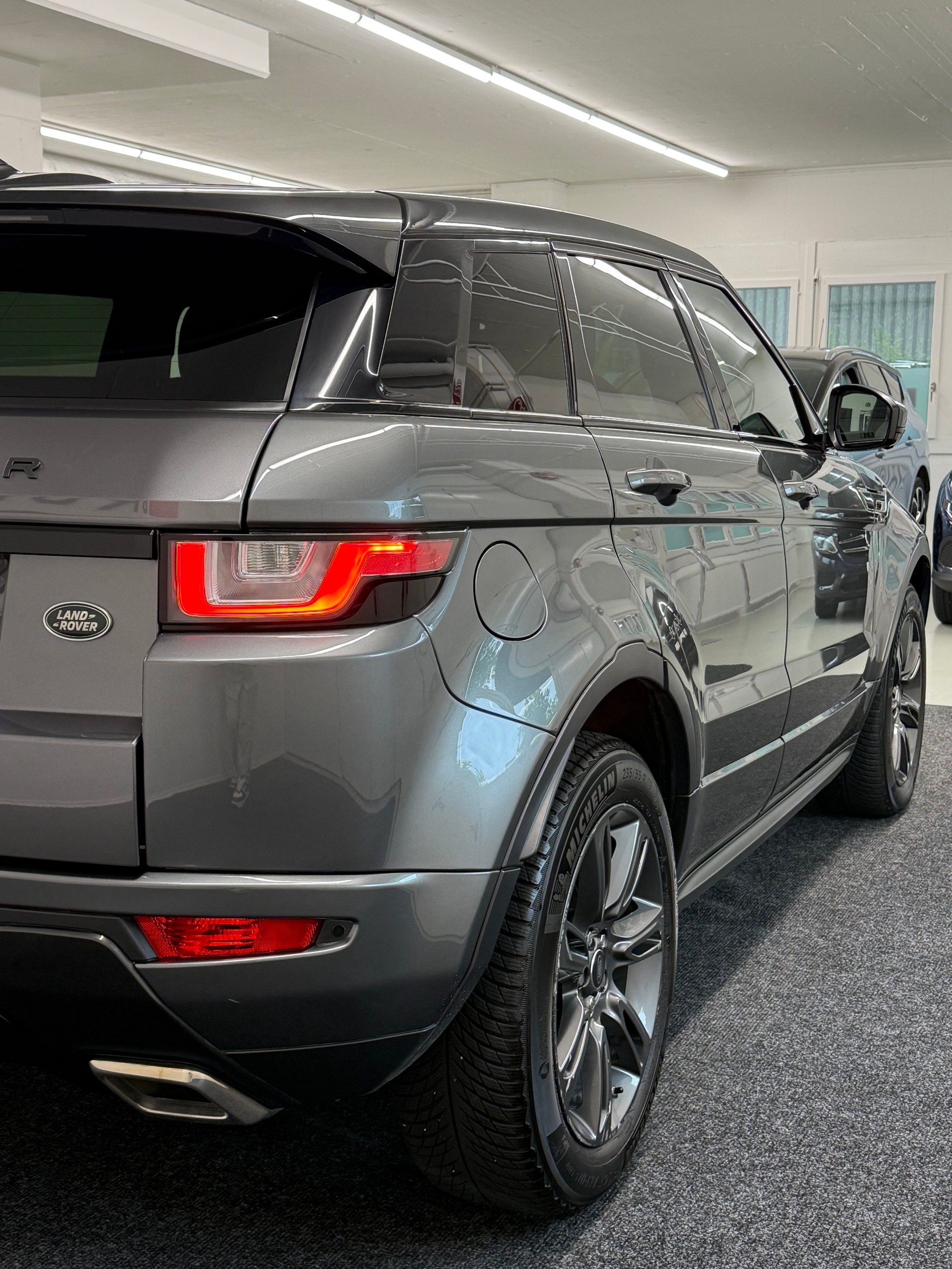 LAND ROVER Range Rover Evoque 2.0 TD4 SE Dynamic AT9-image-5