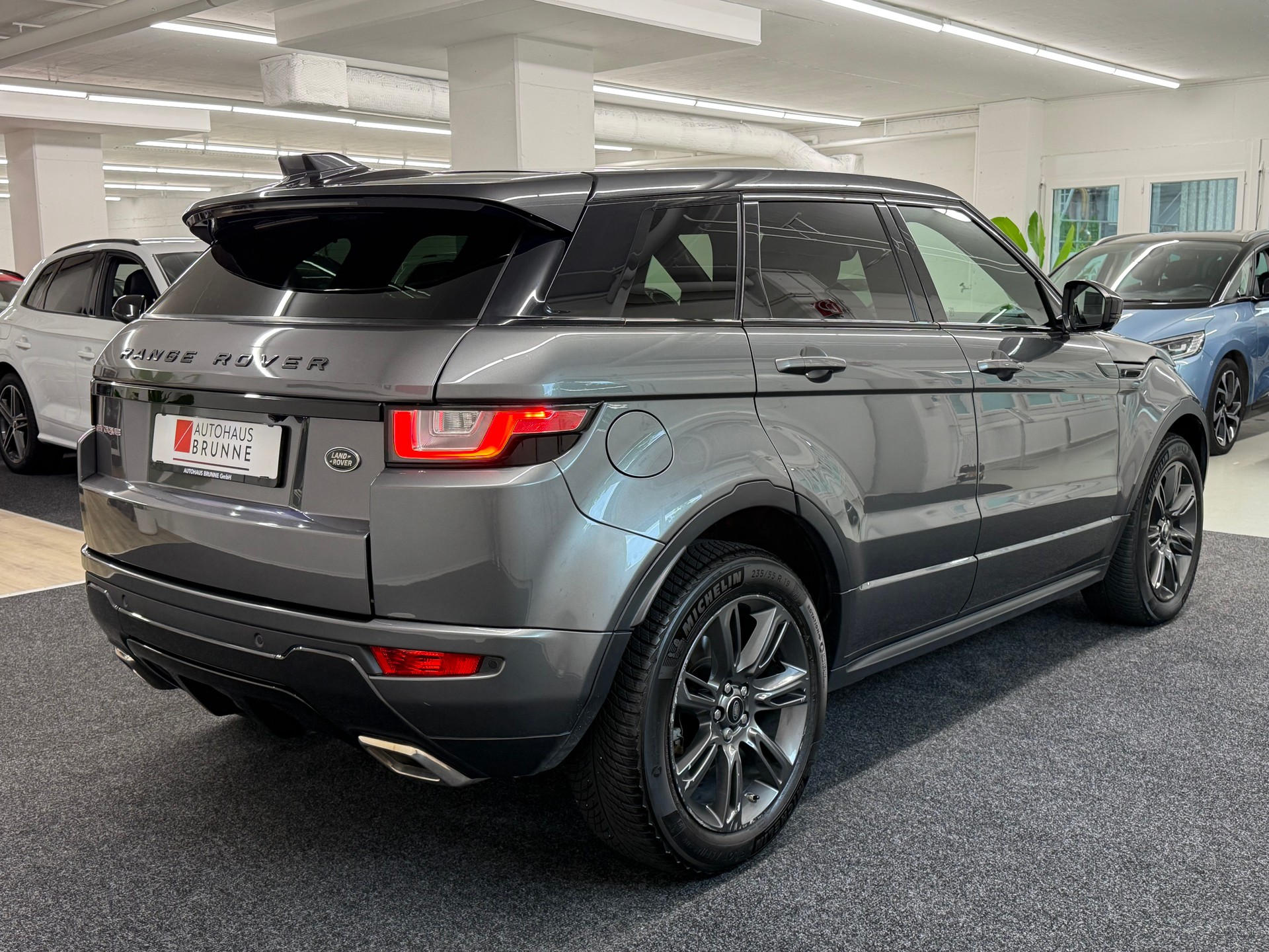 LAND ROVER Range Rover Evoque 2.0 TD4 SE Dynamic AT9-image-4