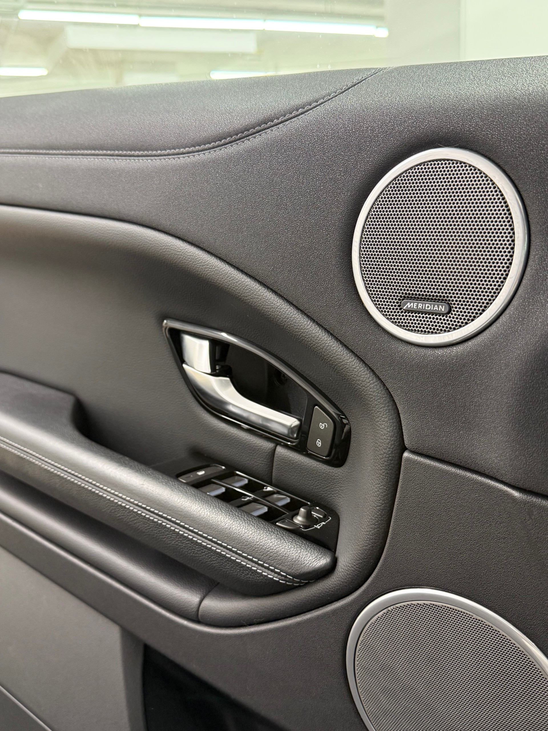 LAND ROVER Range Rover Evoque 2.0 TD4 SE Dynamic AT9-image-18