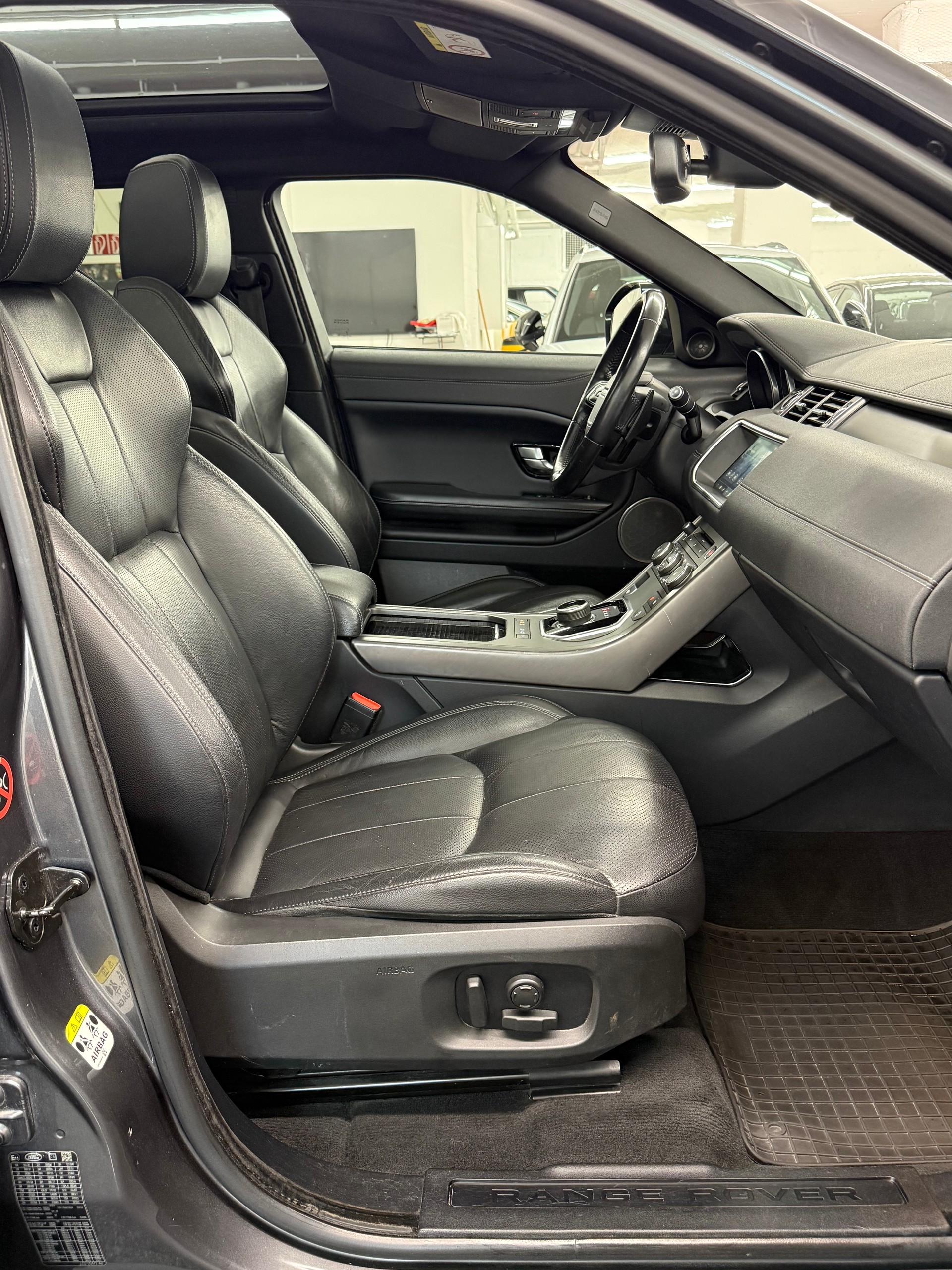 LAND ROVER Range Rover Evoque 2.0 TD4 SE Dynamic AT9-image-25