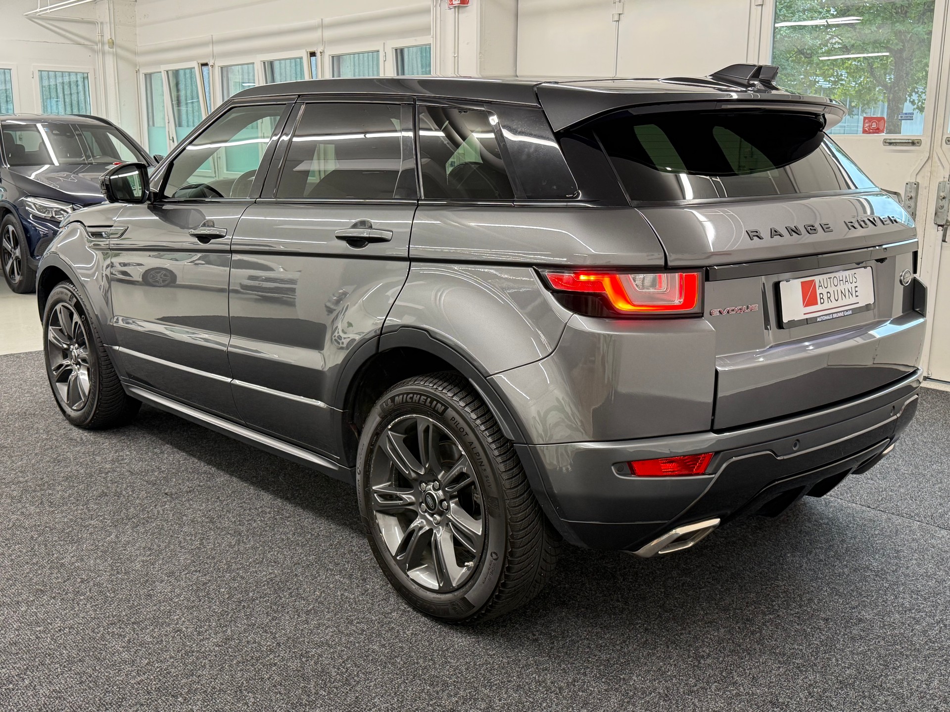 LAND ROVER Range Rover Evoque 2.0 TD4 SE Dynamic AT9-image-8