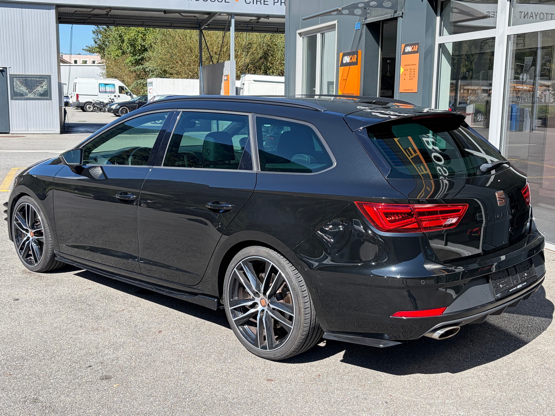 SEAT Leon 2.0 TSI Cupra 300 DSG 4Drive-image-2