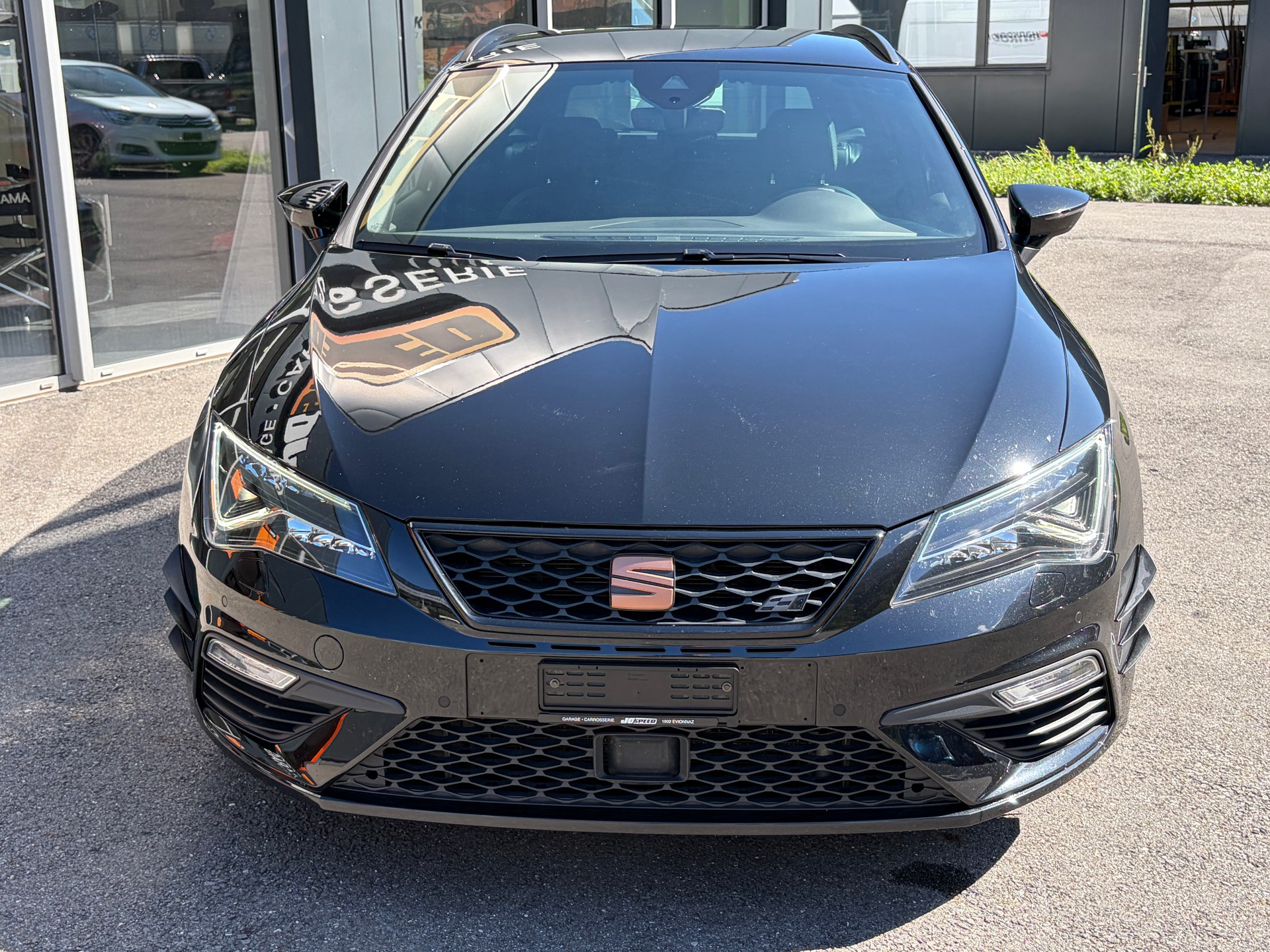 SEAT Leon 2.0 TSI Cupra 300 DSG 4Drive-image-1
