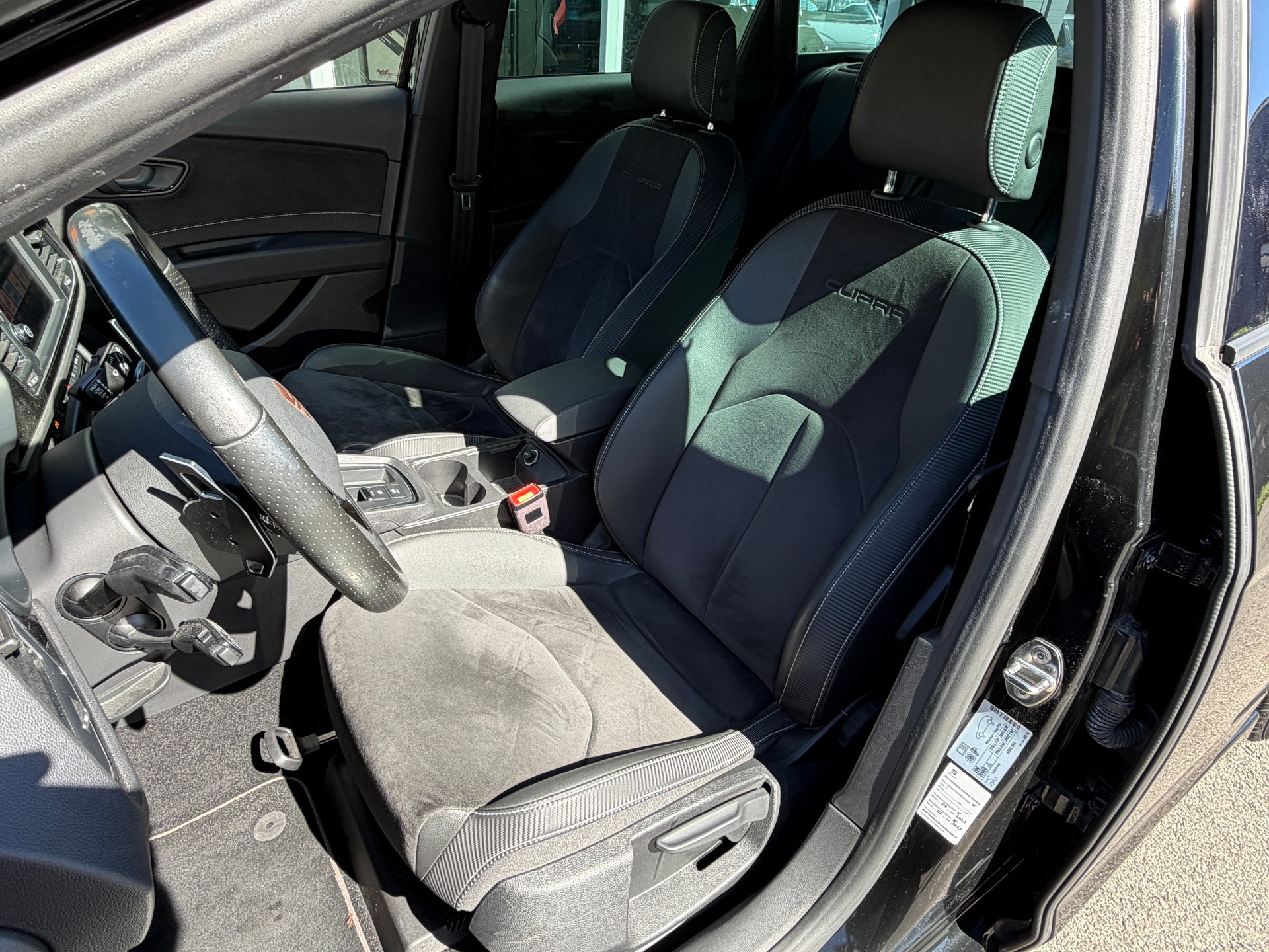 SEAT Leon 2.0 TSI Cupra 300 DSG 4Drive-image-13