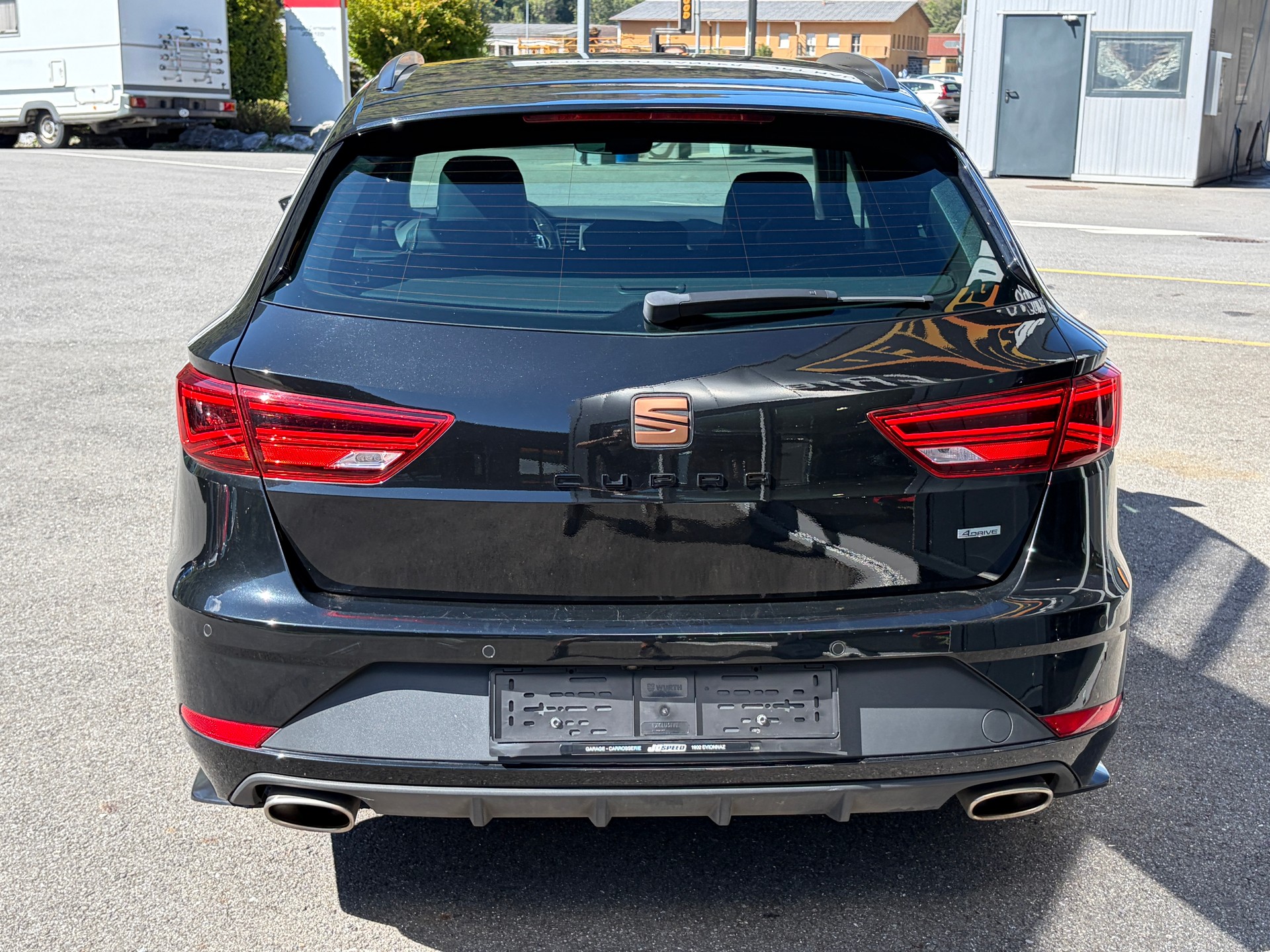SEAT Leon 2.0 TSI Cupra 300 DSG 4Drive-image-3
