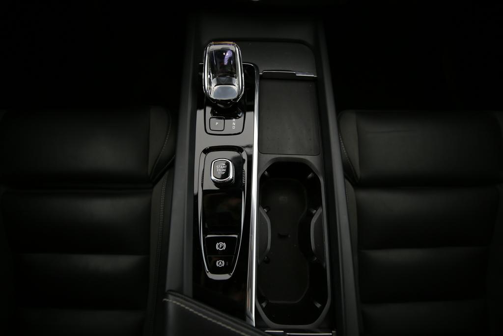 VOLVO XC60 2.0 B4 MH Plus Dark AWD-image-6