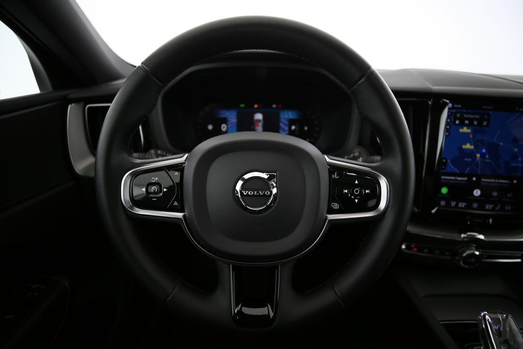 VOLVO XC60 2.0 B4 MH Plus Dark AWD-image-4