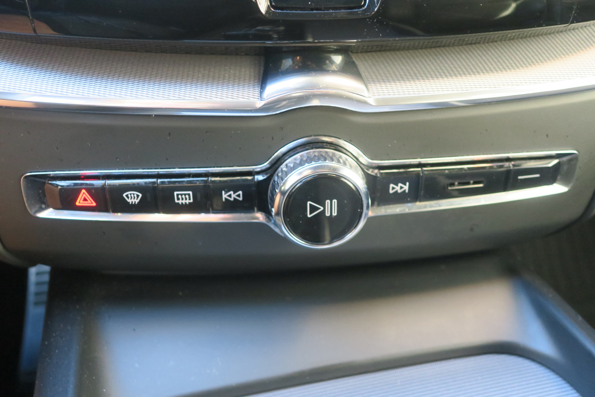 VOLVO XC60 B5 Benzin Mild Hybrid AWD R-Design Geartronic-image-13