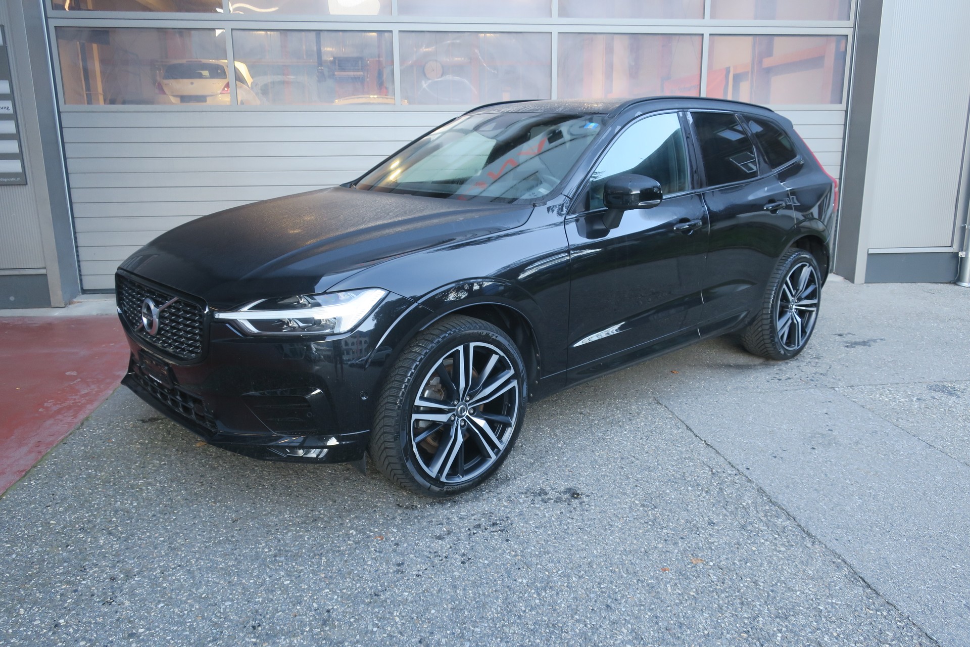 VOLVO XC60 B5 Benzin Mild Hybrid AWD R-Design Geartronic-image-0