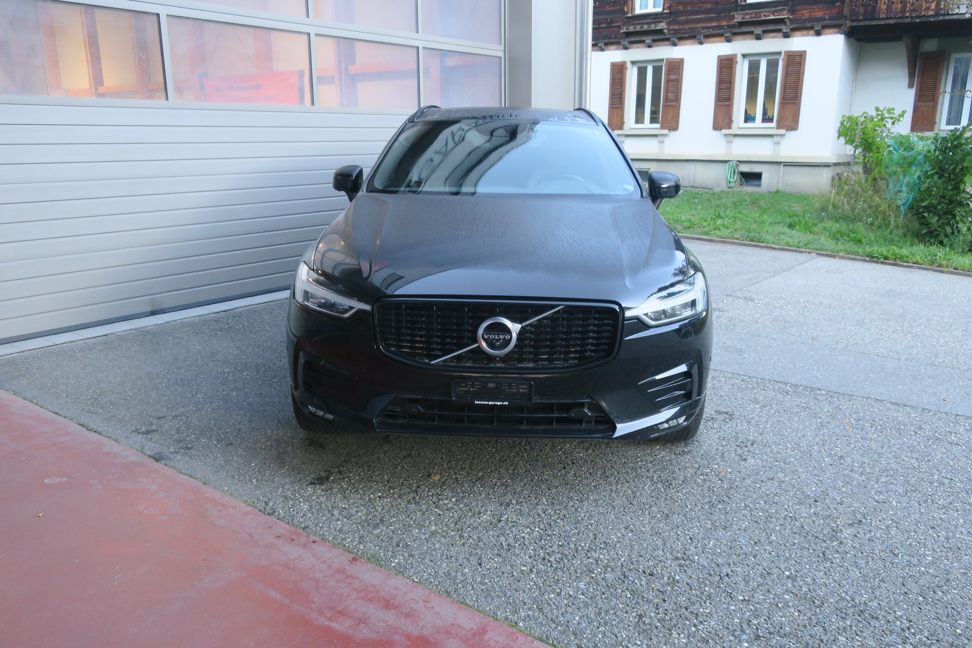 VOLVO XC60 B5 Benzin Mild Hybrid AWD R-Design Geartronic-image-1