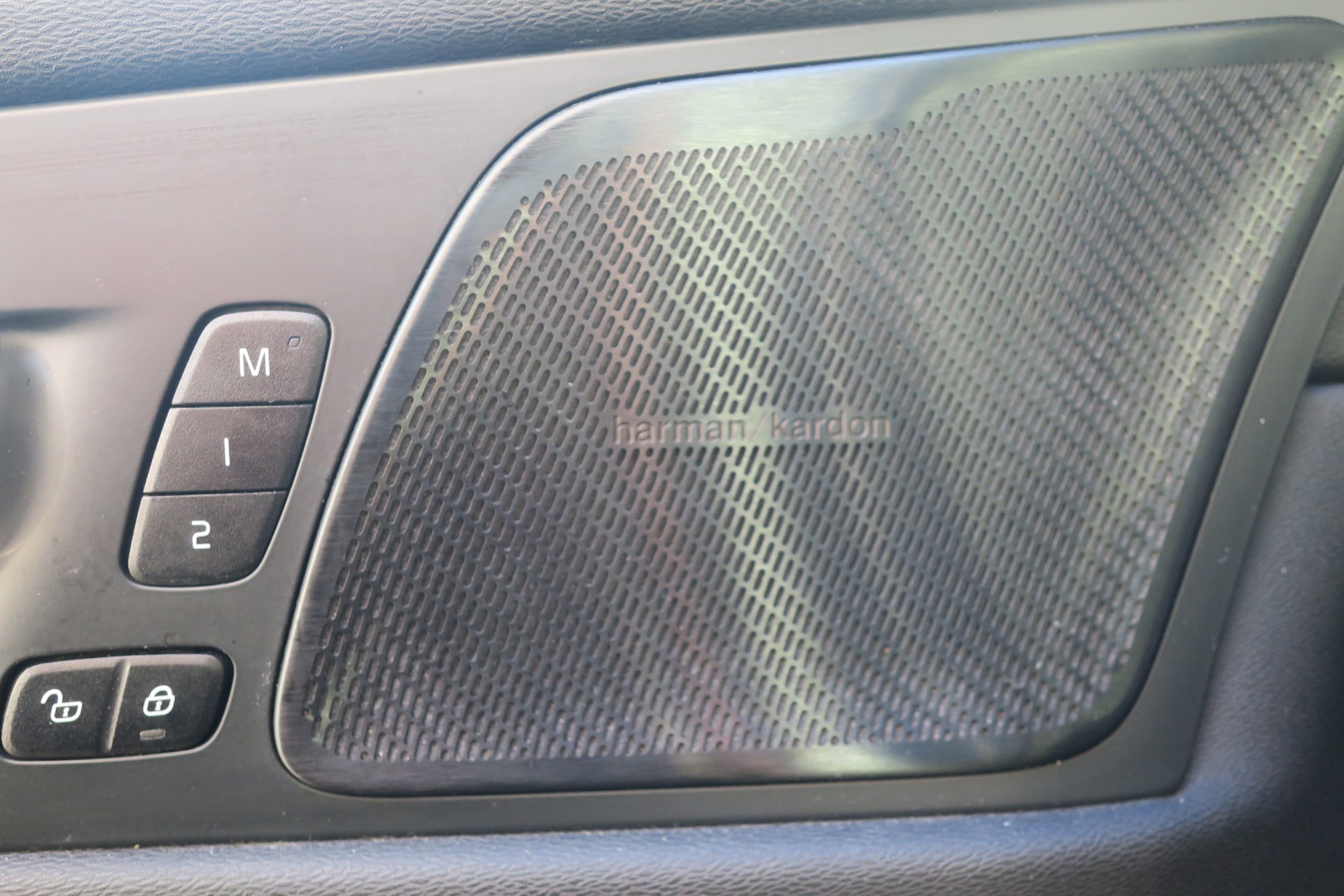 VOLVO XC60 B5 Benzin Mild Hybrid AWD R-Design Geartronic-image-14