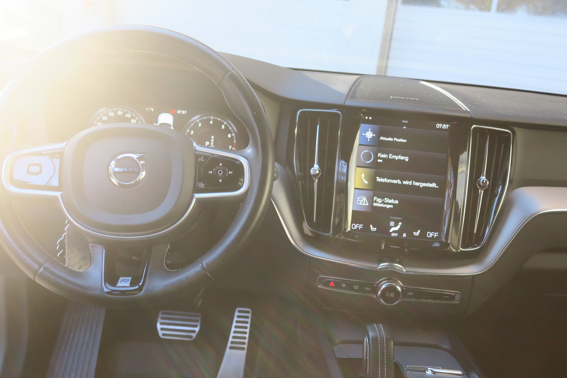 VOLVO XC60 B5 Benzin Mild Hybrid AWD R-Design Geartronic-image-8