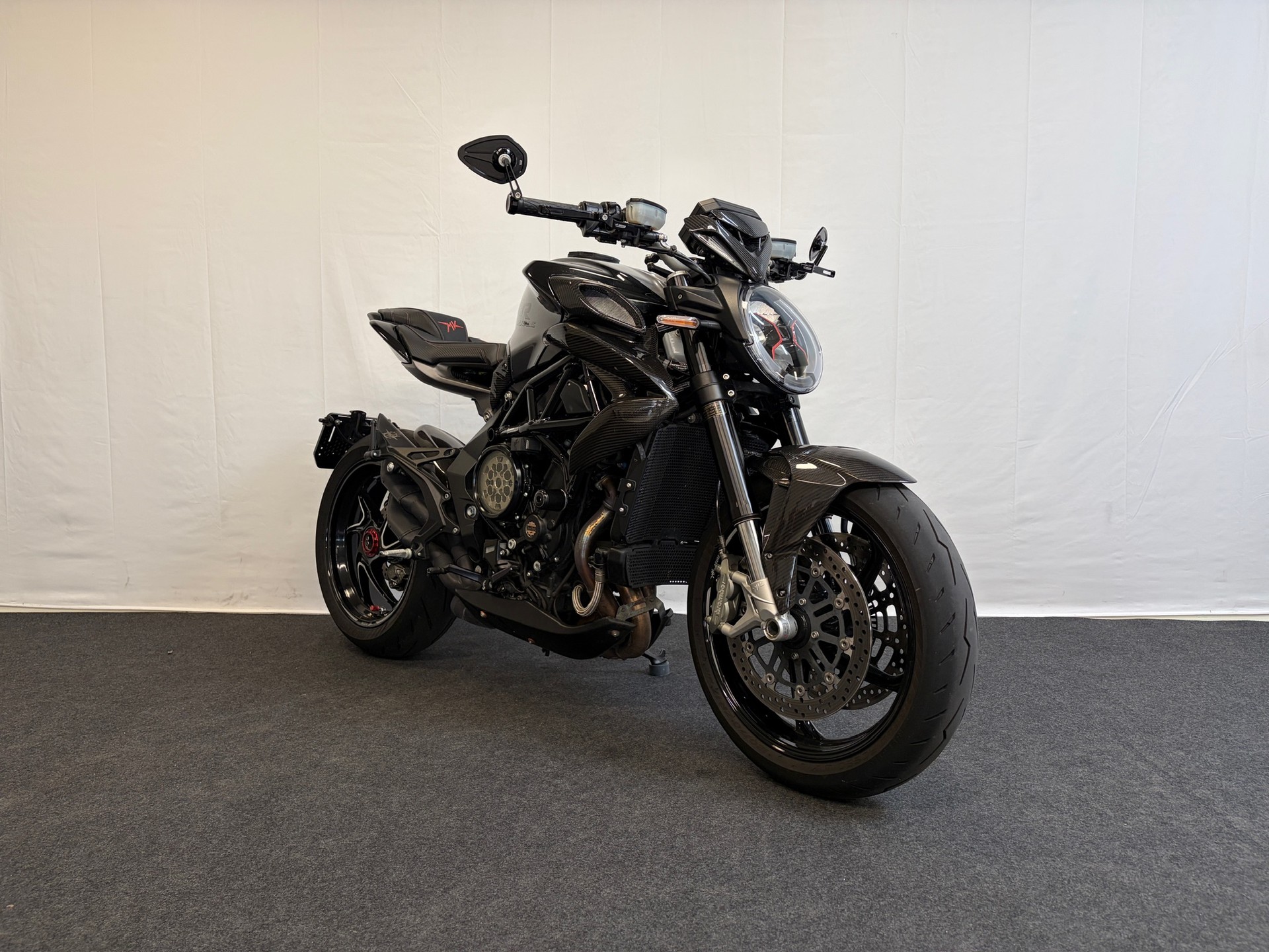 MV AGUSTA B3 Brutale 800 RR-showroom-element-2
