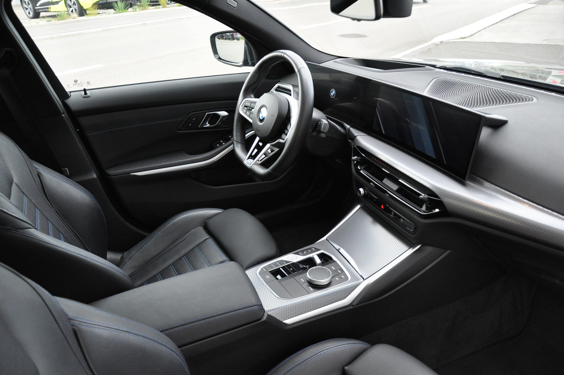 BMW 330i xDrive Steptronic M Sport-image-13