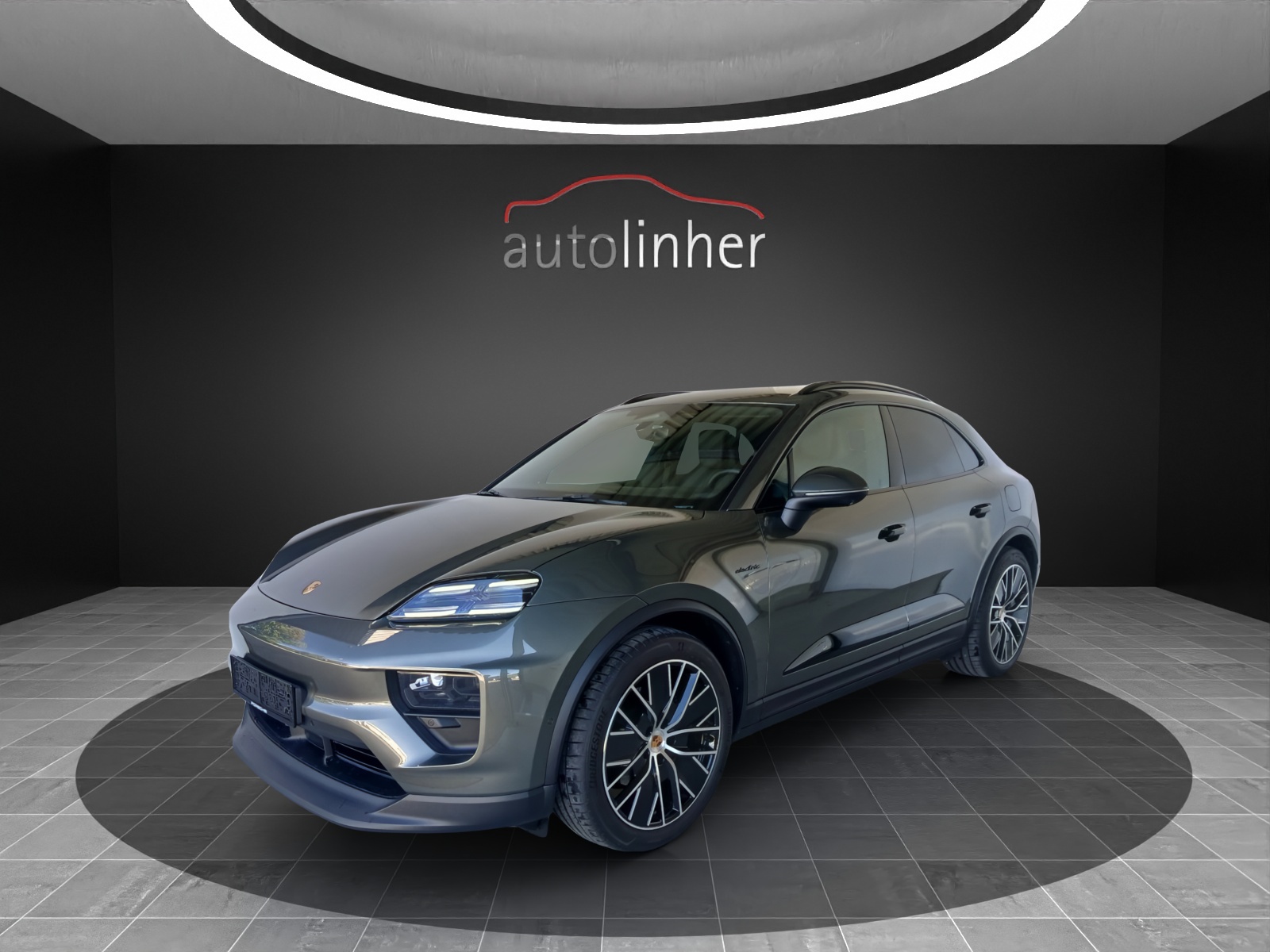PORSCHE Macan 4
