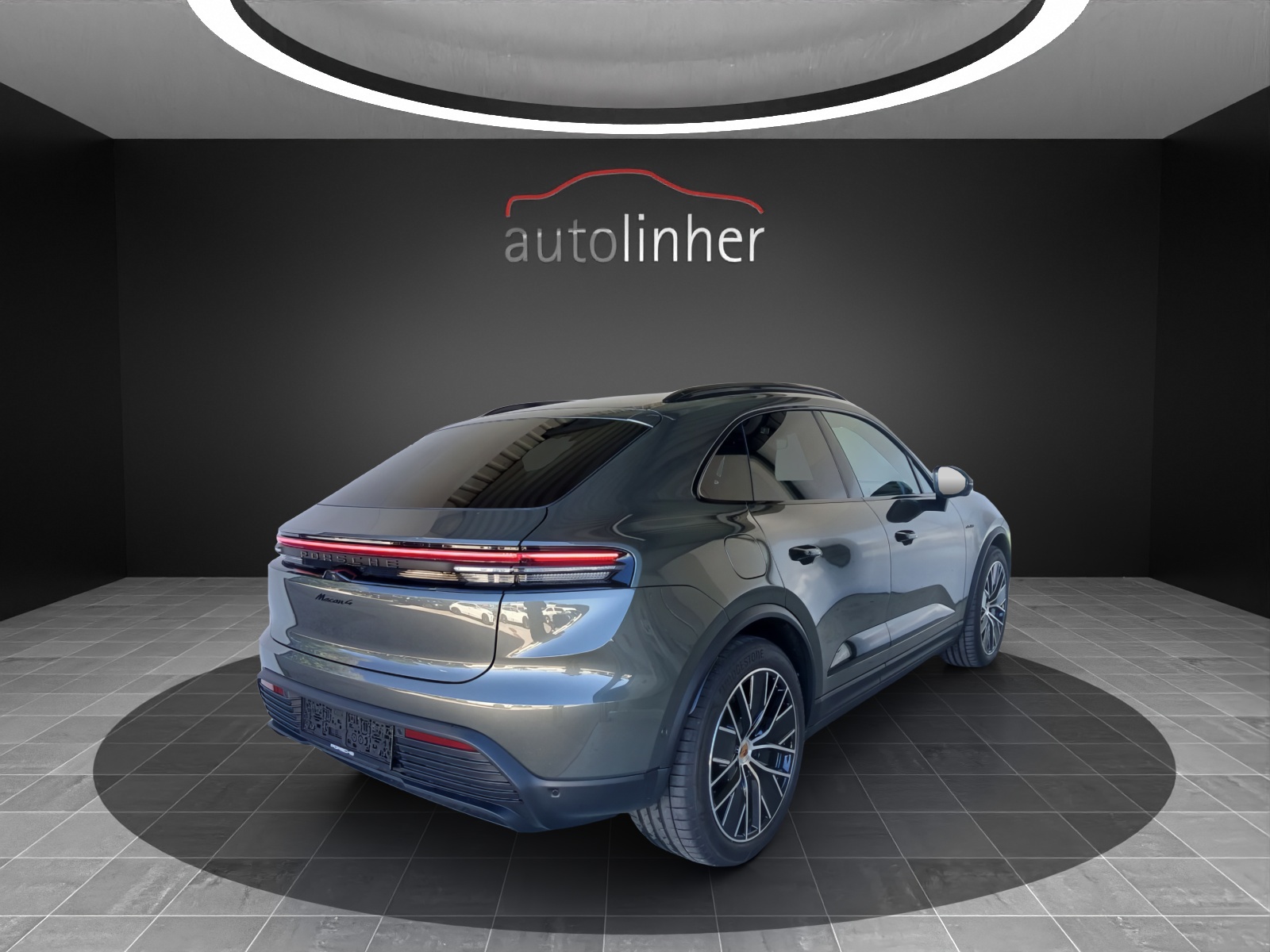 PORSCHE Macan 4-showroom-element-3