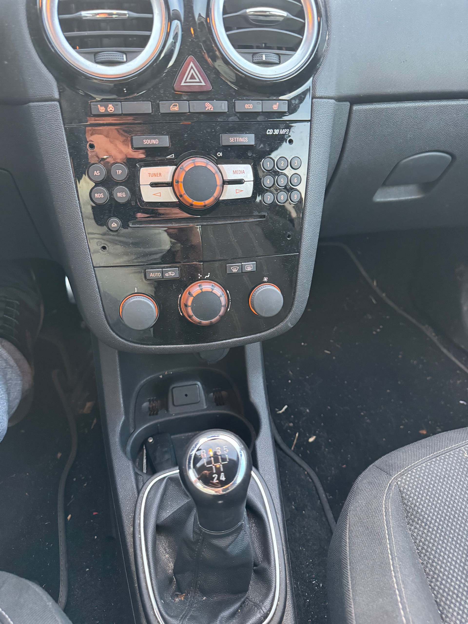 OPEL Corsa 1.2 TP Color Edition-image-9