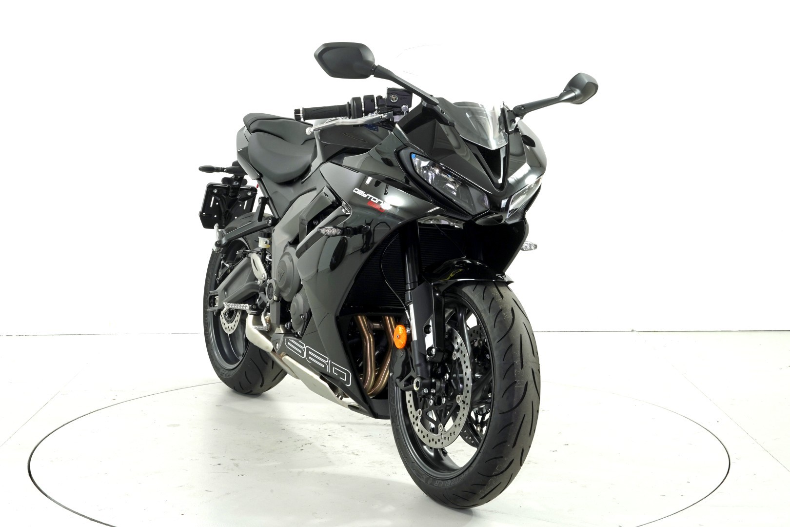 TRIUMPH Daytona 660 ABS-showroom-element-1