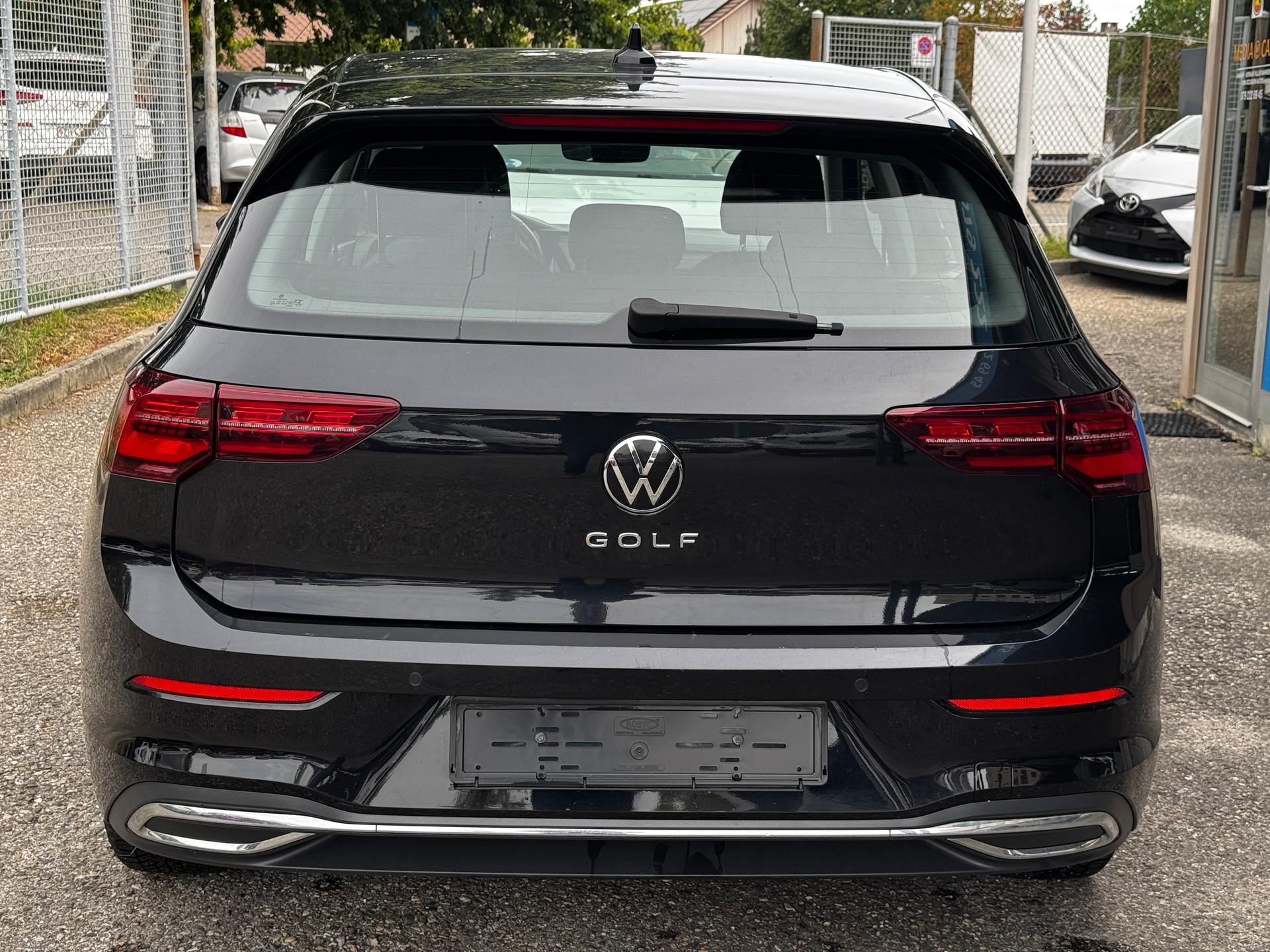 VW Golf 1.5 TSI ACT First Edition-image-6