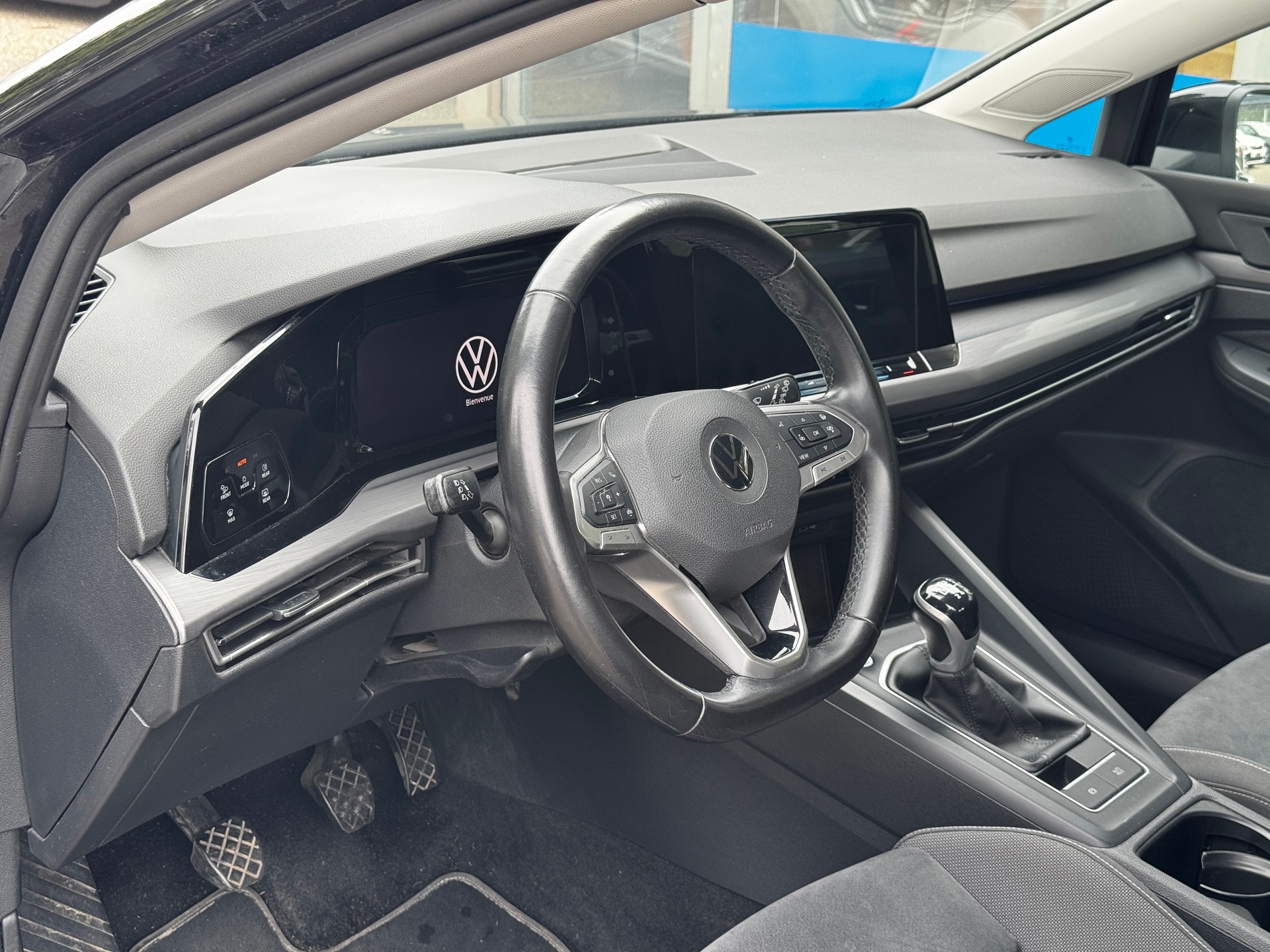 VW Golf 1.5 TSI ACT First Edition-image-11