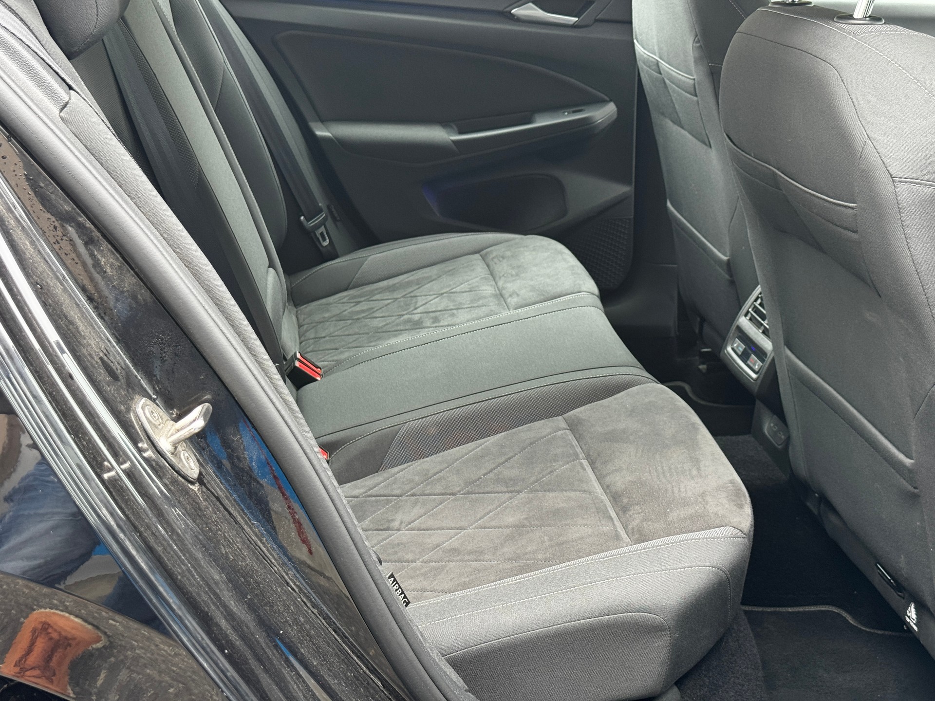 VW Golf 1.5 TSI ACT First Edition-image-14