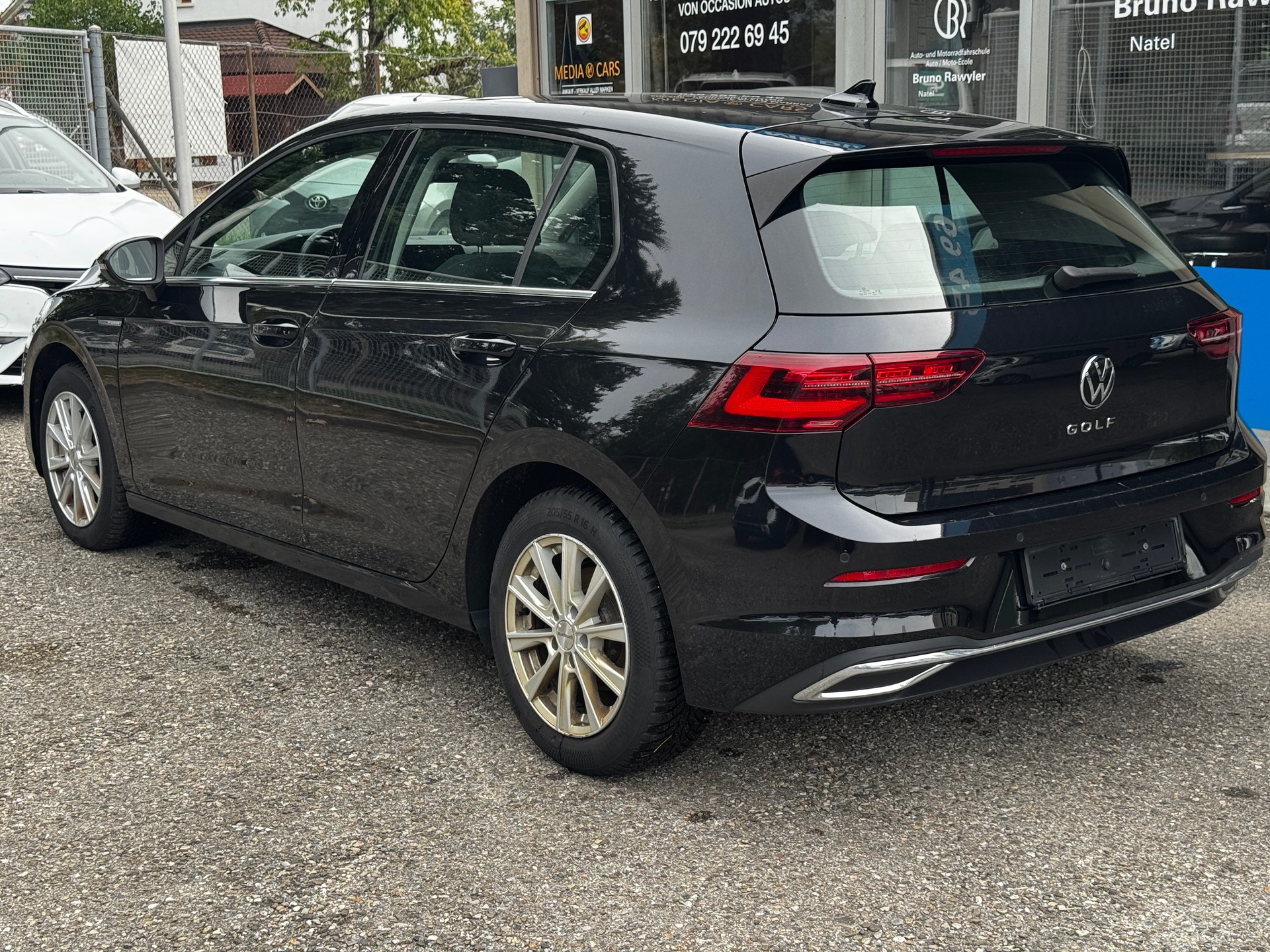 VW Golf 1.5 TSI ACT First Edition-image-7
