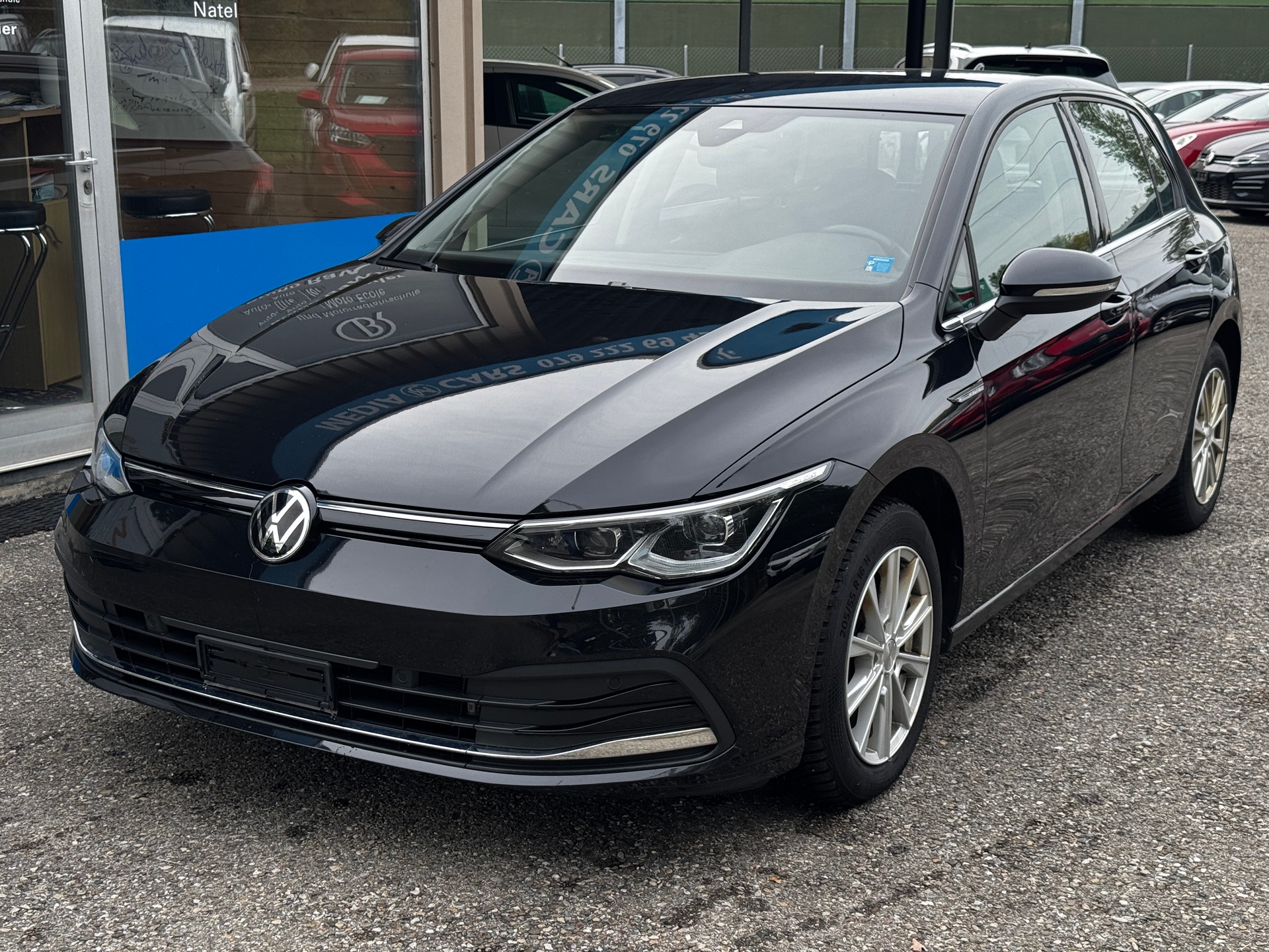 VW Golf 1.5 TSI ACT First Edition-image-3