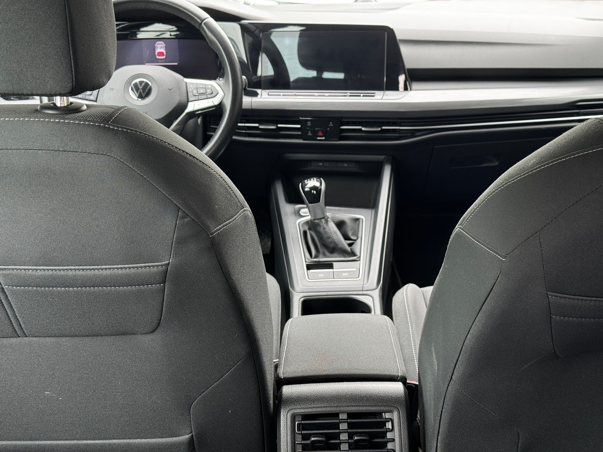 VW Golf 1.5 TSI ACT First Edition-image-8