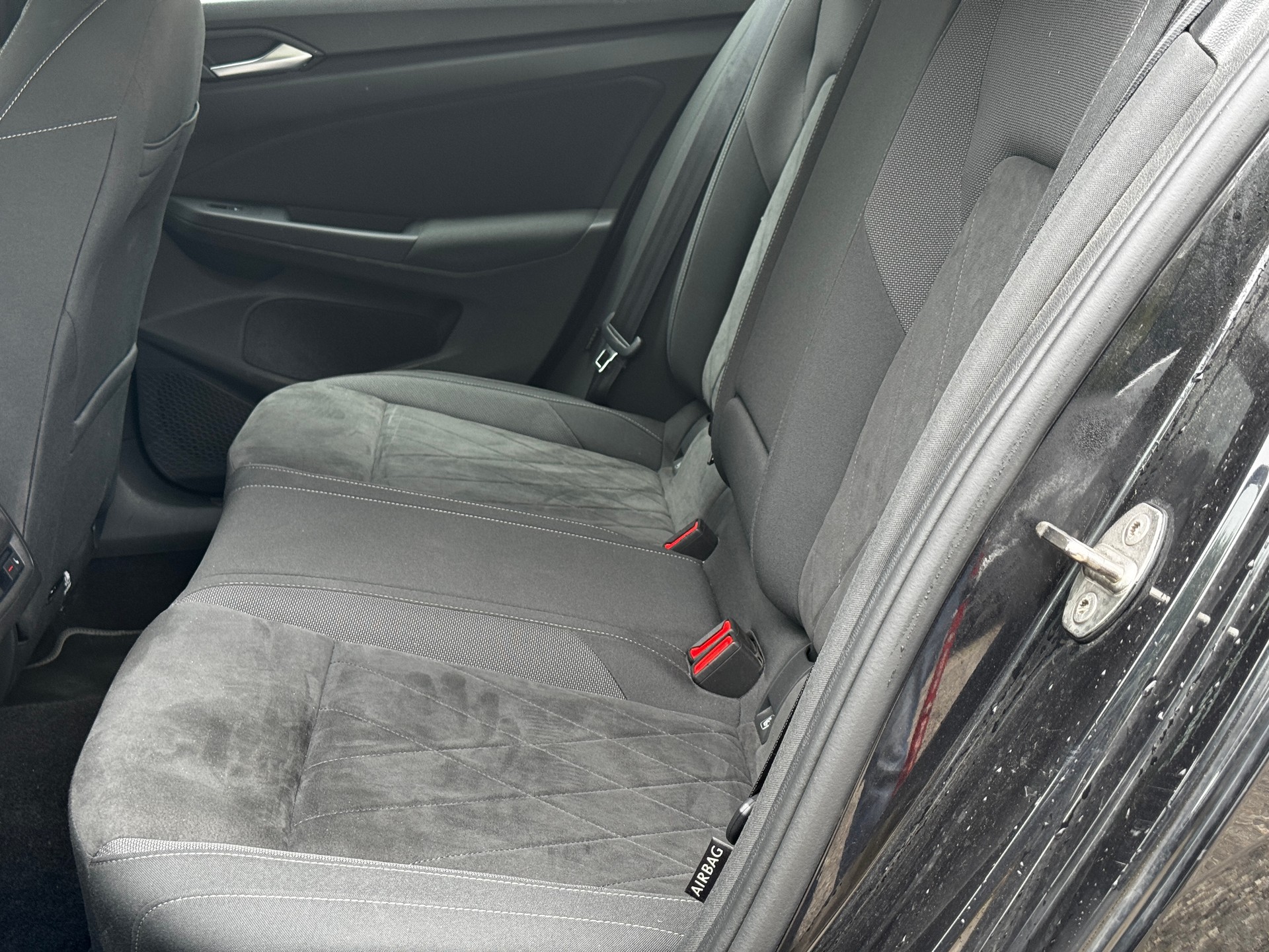 VW Golf 1.5 TSI ACT First Edition-image-9