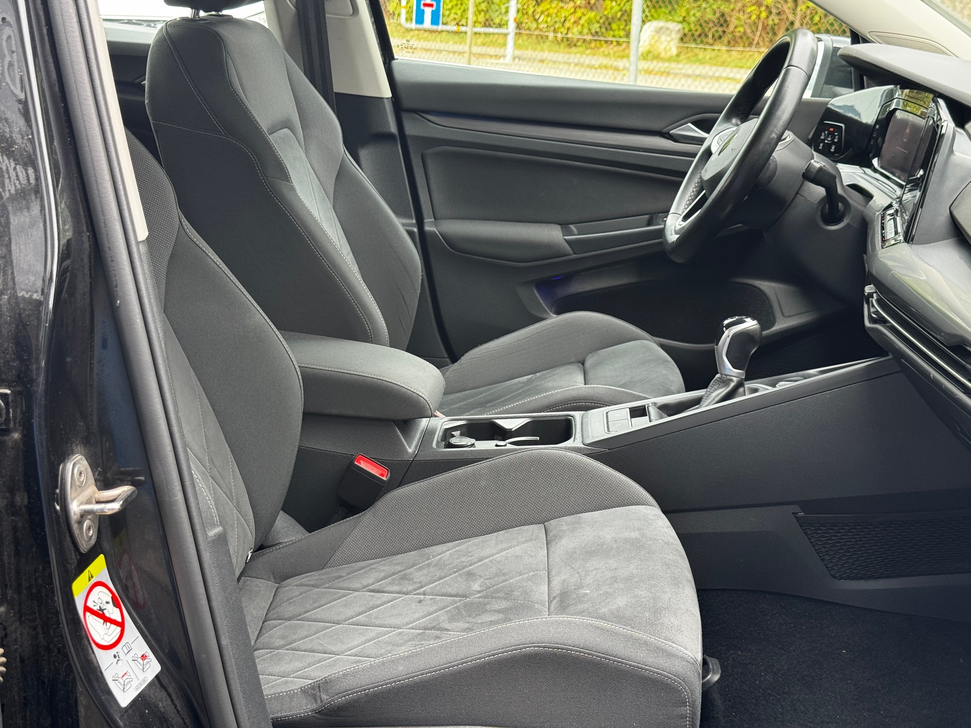 VW Golf 1.5 TSI ACT First Edition-image-13