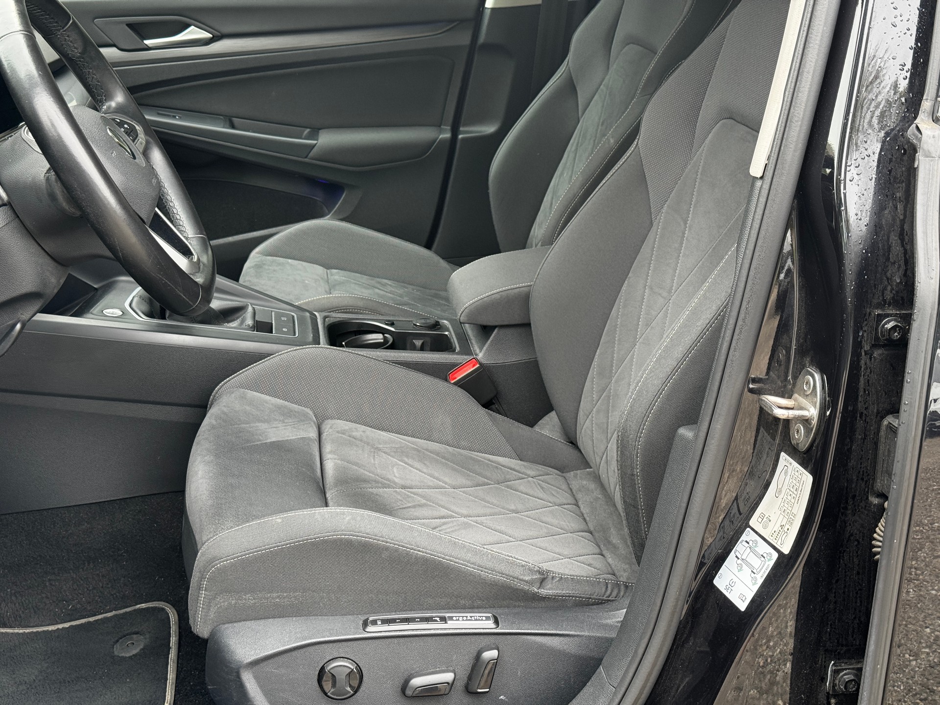 VW Golf 1.5 TSI ACT First Edition-image-10