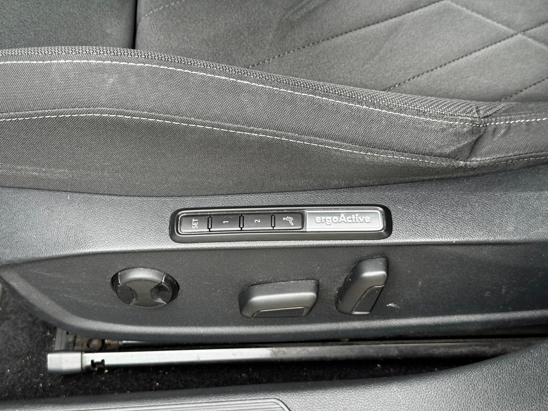 VW Golf 1.5 TSI ACT First Edition-image-12