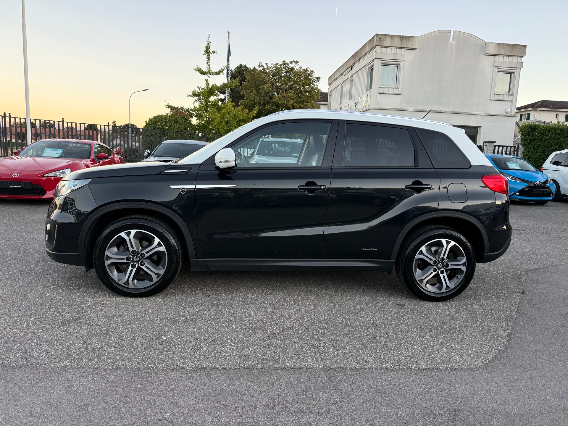 SUZUKI Vitara 1.6 S.Cellano Top Automatic-image-3
