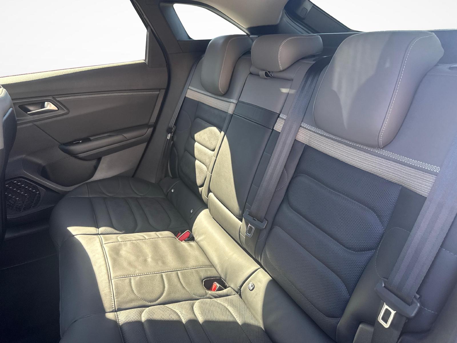 CITROEN C5 X 1.6 Plug-in Hybrid Shine Pack-image-11