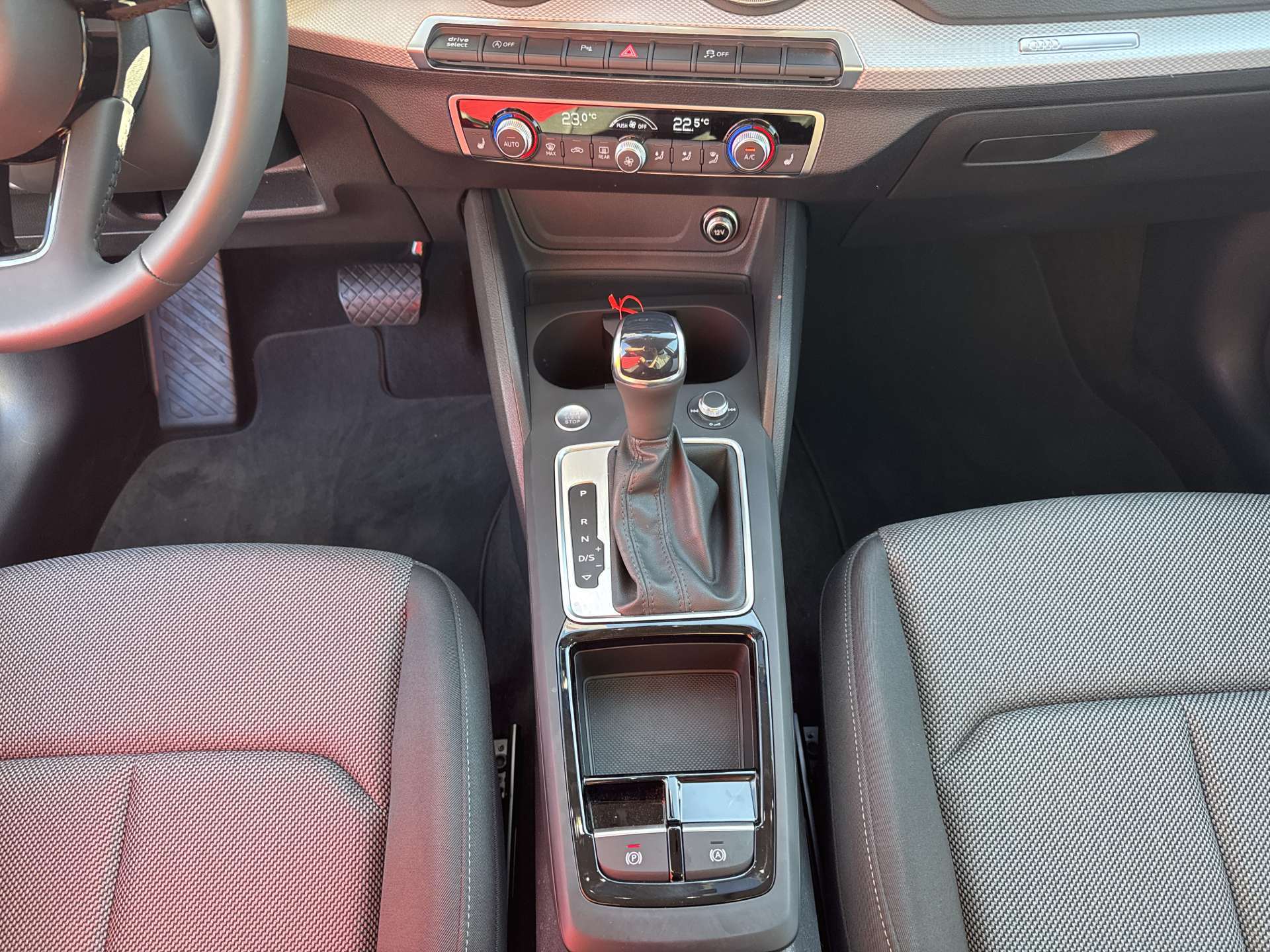 AUDI Q2 35 TFSi S-Line S-Tronic Automat-image-11