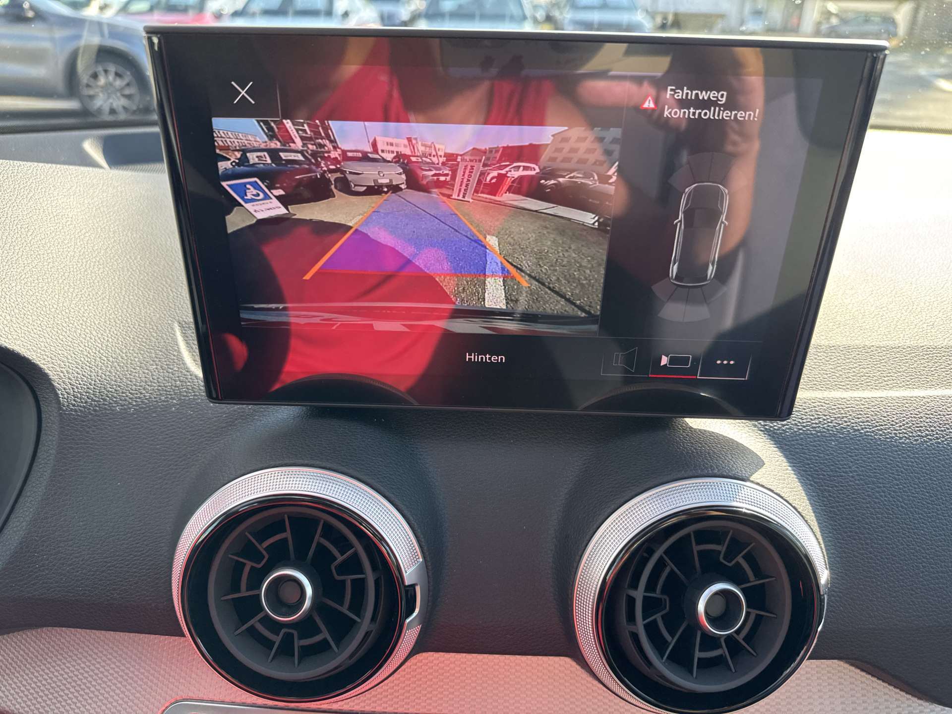 AUDI Q2 35 TFSi S-Line S-Tronic Automat-image-9