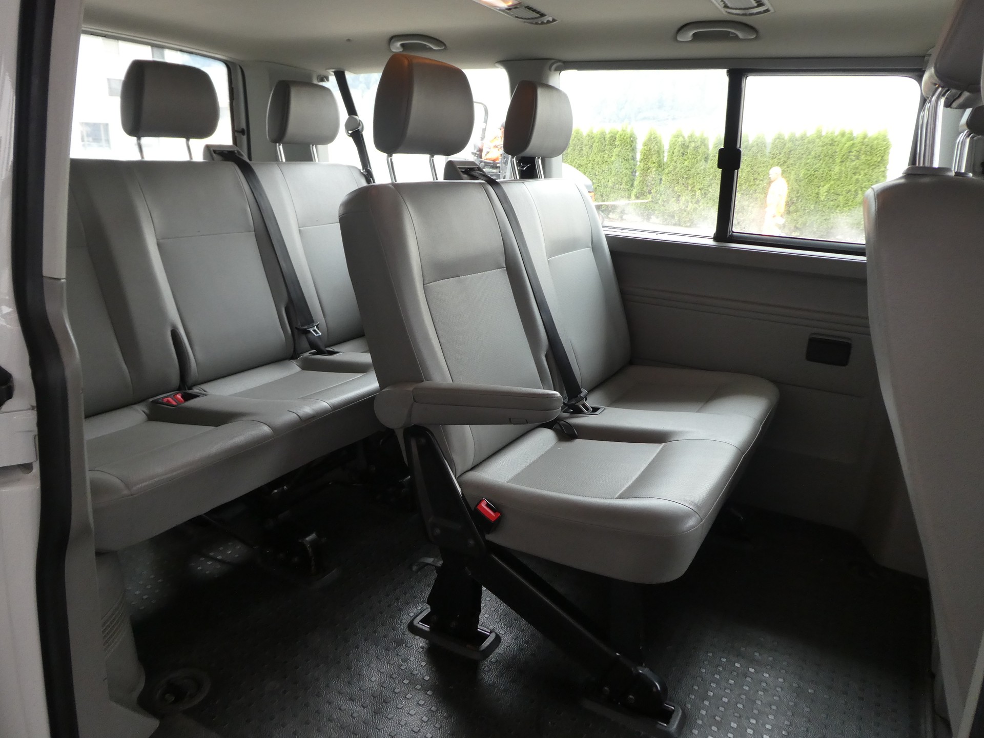 VW T5 Caravelle Trendline 2.0 TDI CR-image-3