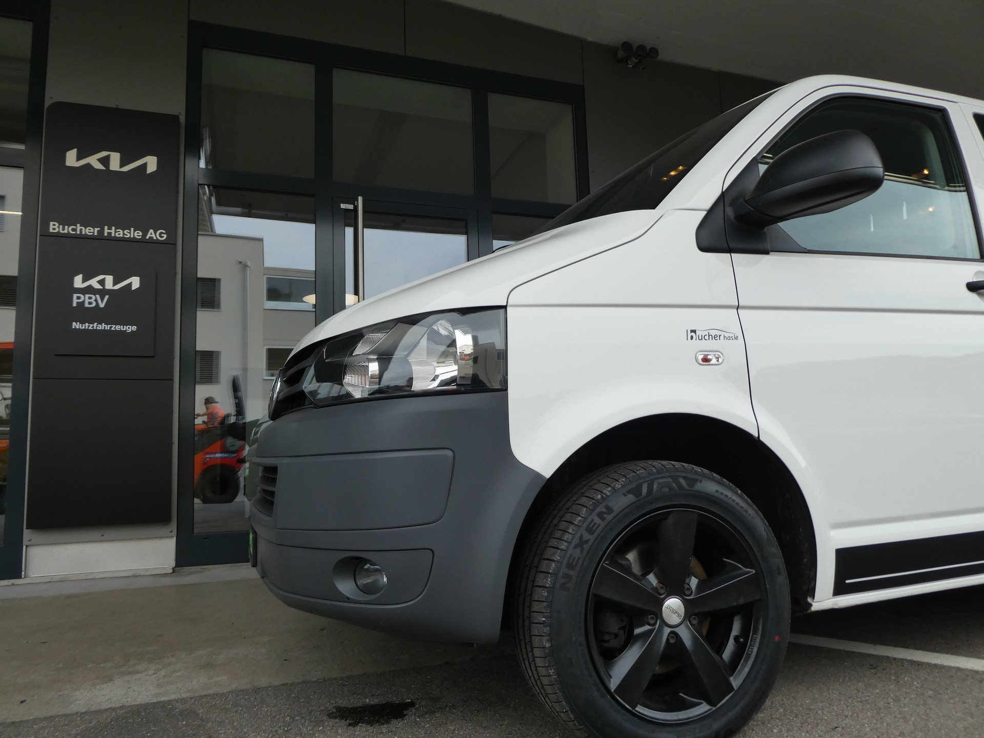 VW T5 Caravelle Trendline 2.0 TDI CR-image-2