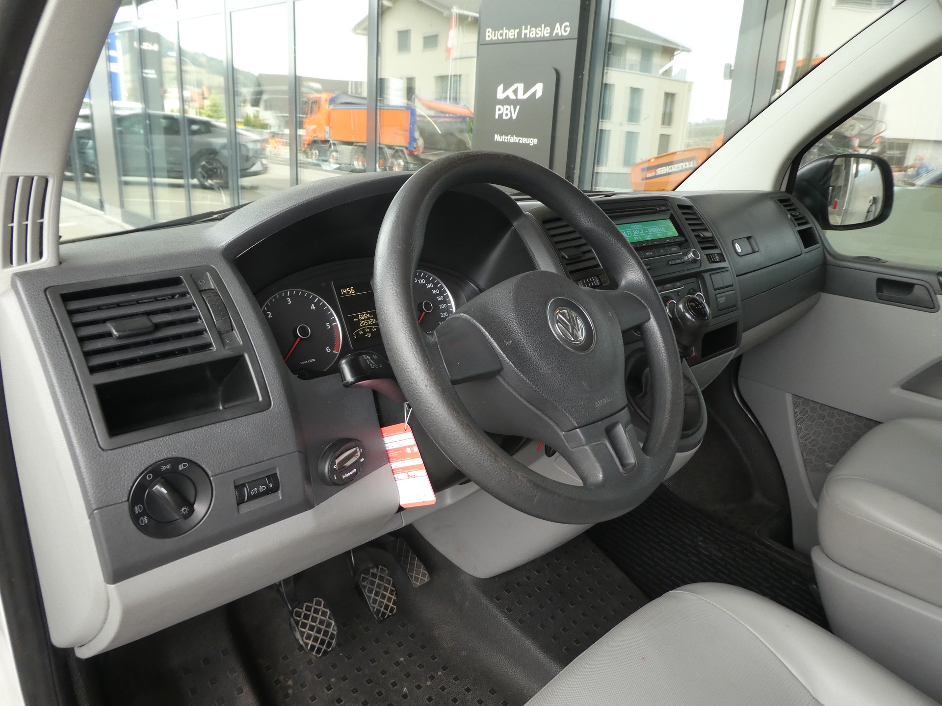 VW T5 Caravelle Trendline 2.0 TDI CR-image-13